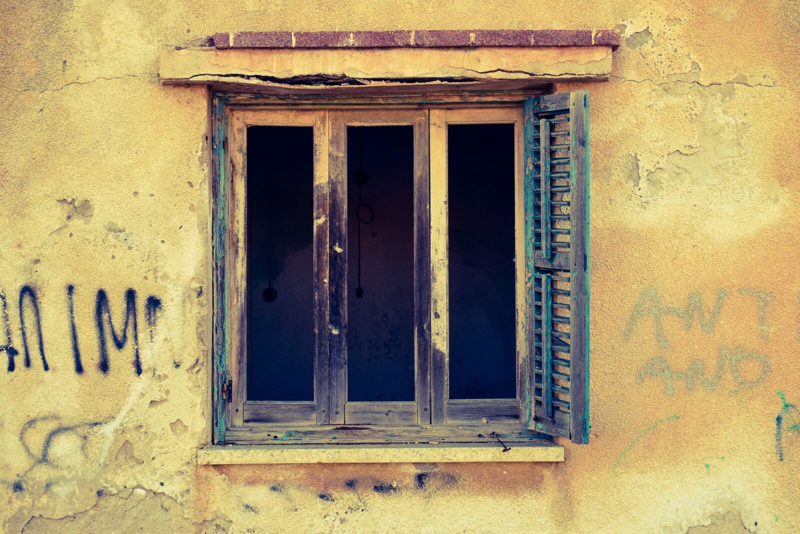 Nikon D3300 sample photo. Window, damaged, broken photography