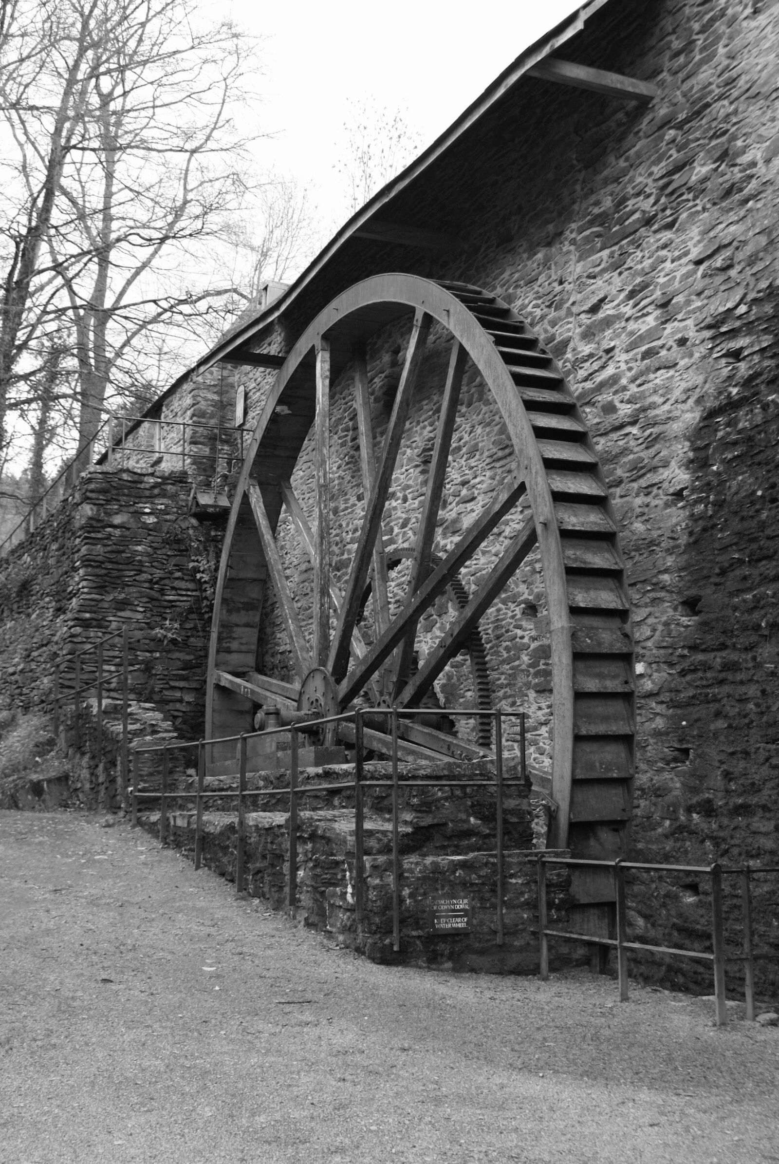 Sony Alpha DSLR-A100 sample photo. Waterwheel, mill, old photography