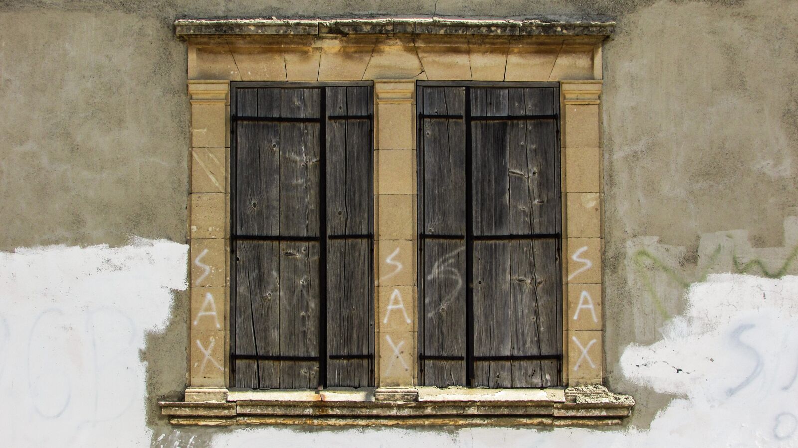 Canon PowerShot SX400 IS sample photo. Window, wooden, old photography