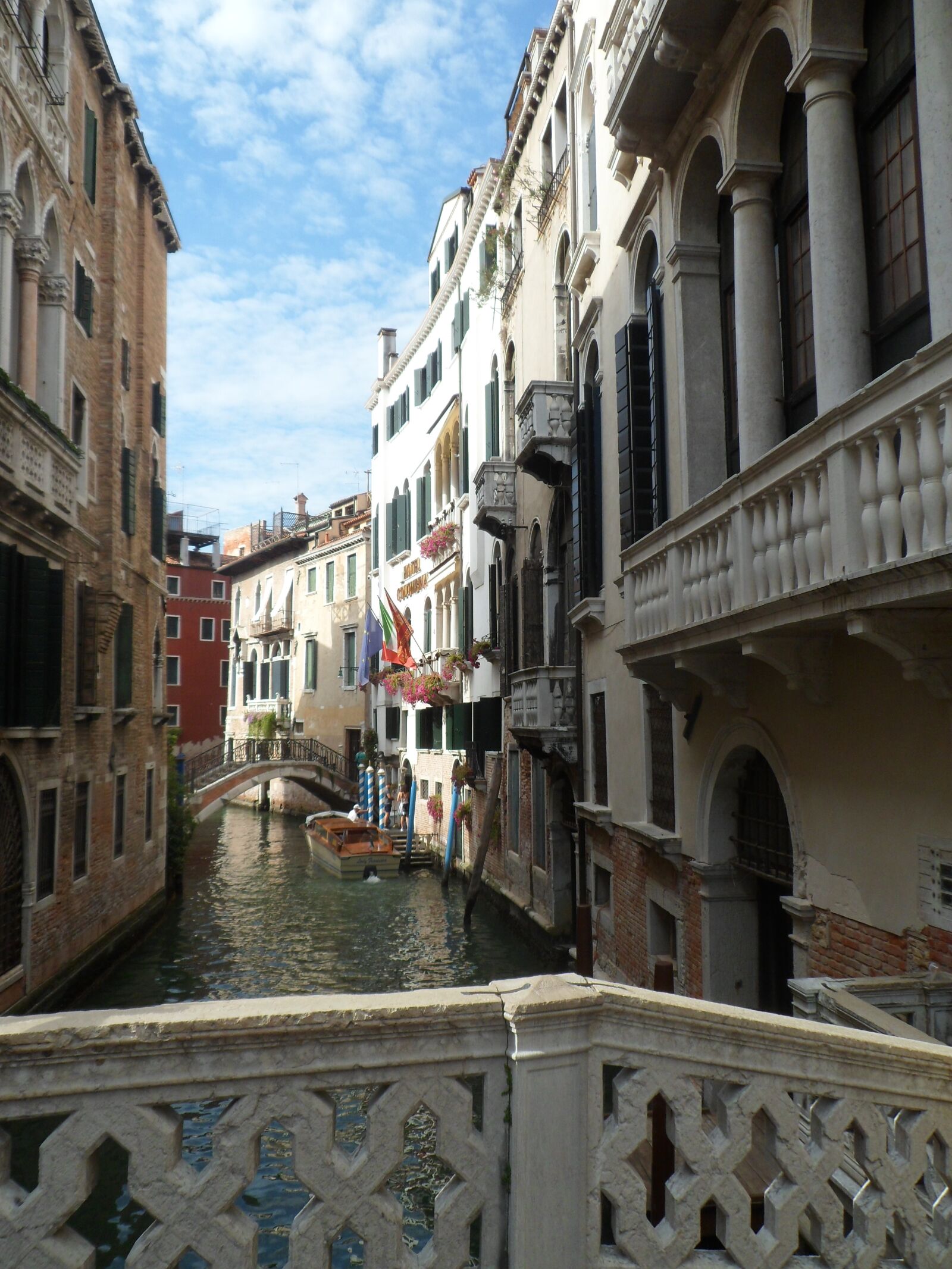 Samsung PL210, PL211 / VLUU PL210, PL211 sample photo. Venice, bridge, channel photography