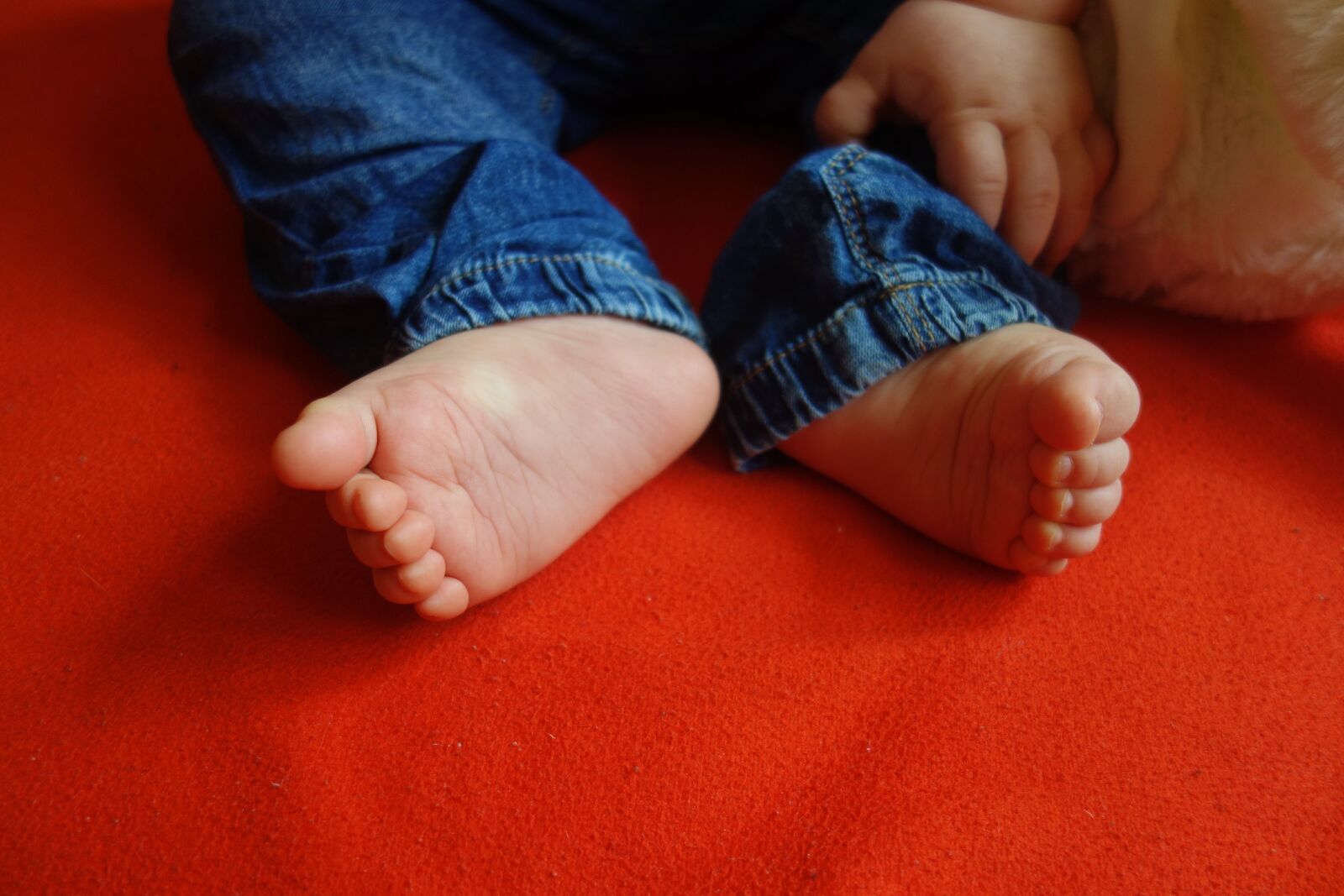Sony Cyber-shot DSC-RX100 sample photo. Child, legs, feet photography