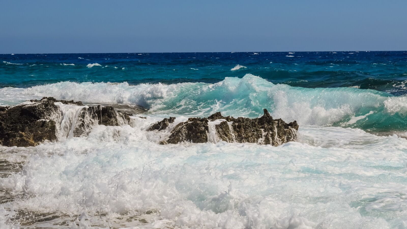 Nikon D3300 sample photo. Rocky coast, wave, smashing photography