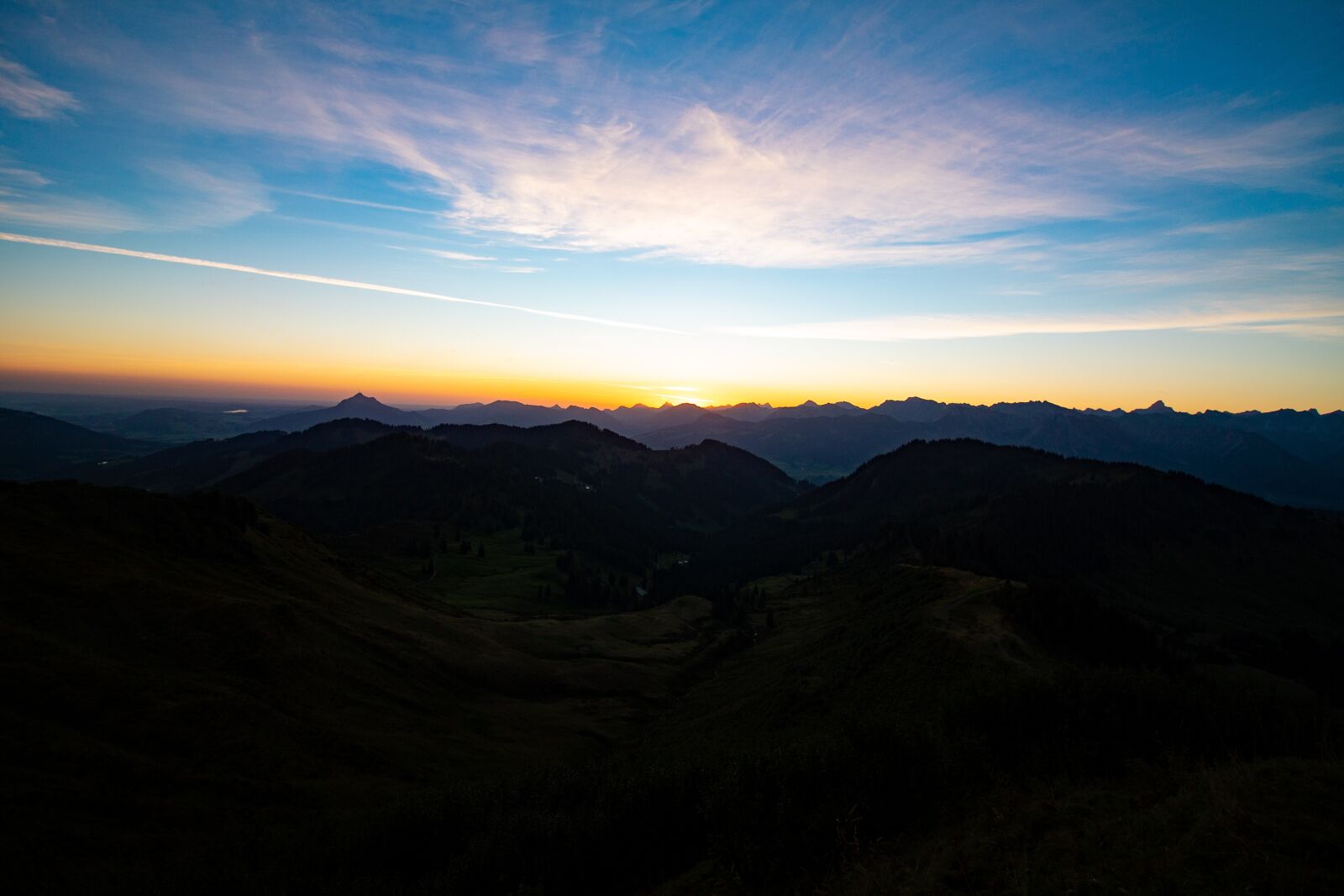 Canon EOS 700D (EOS Rebel T5i / EOS Kiss X7i) + Canon EF-S 10-18mm F4.5–5.6 IS STM sample photo. Sunrise, mountains, silhouette photography