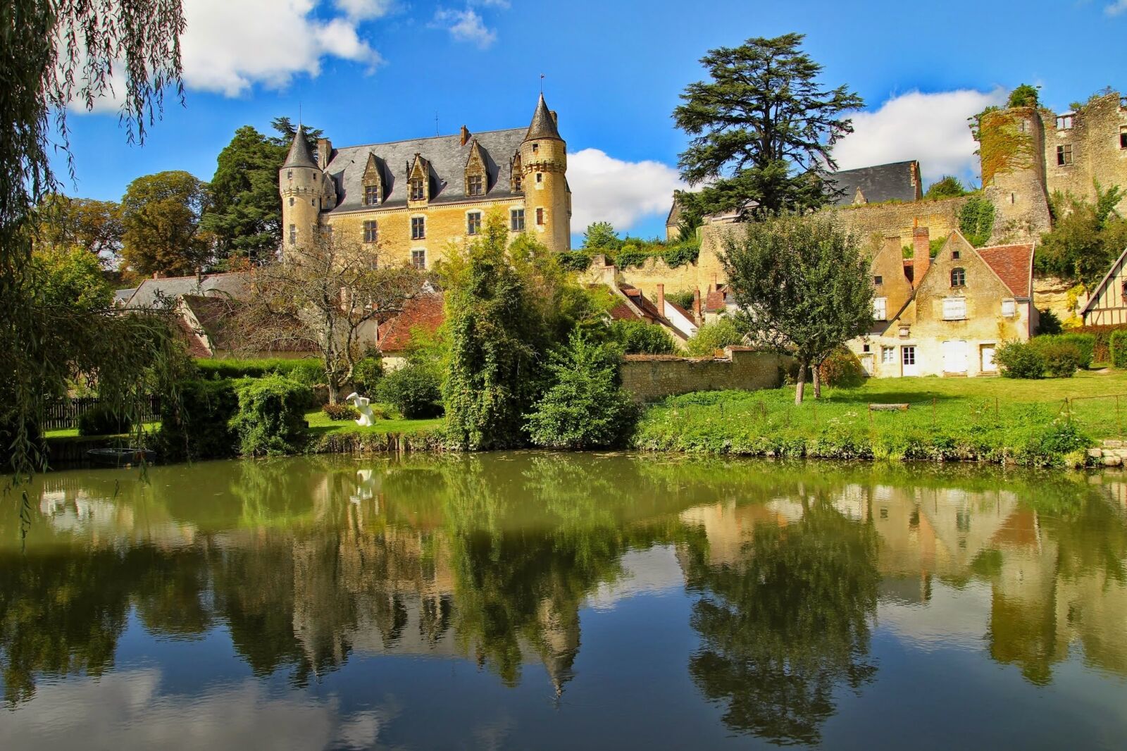 Canon EOS 600D (Rebel EOS T3i / EOS Kiss X5) sample photo. Castle, property, residence photography