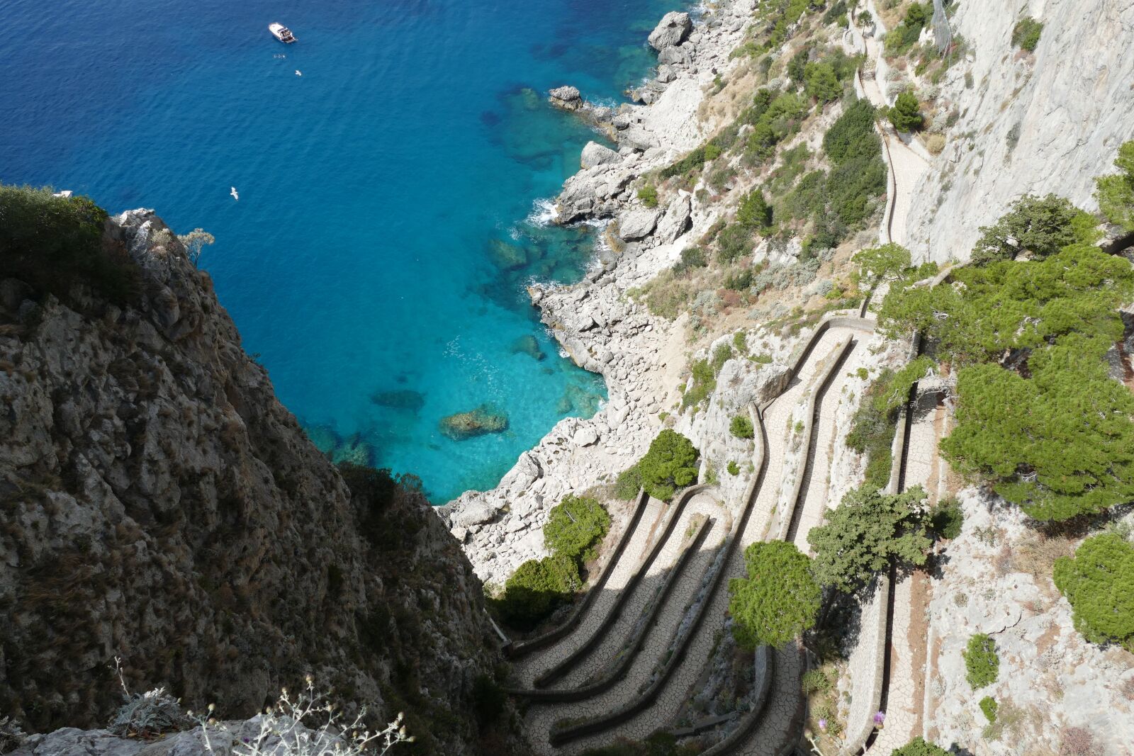 Panasonic Lumix DMC-FZ1000 sample photo. Capri, italy, mediterranean photography