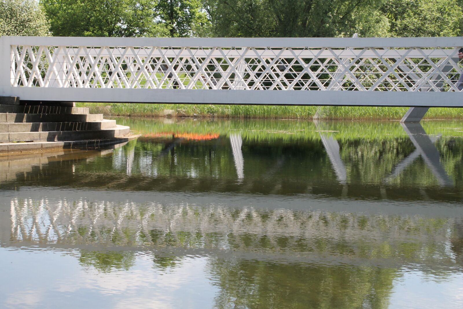 Canon EOS 1100D (EOS Rebel T3 / EOS Kiss X50) sample photo. Bridge, lake, garden photography