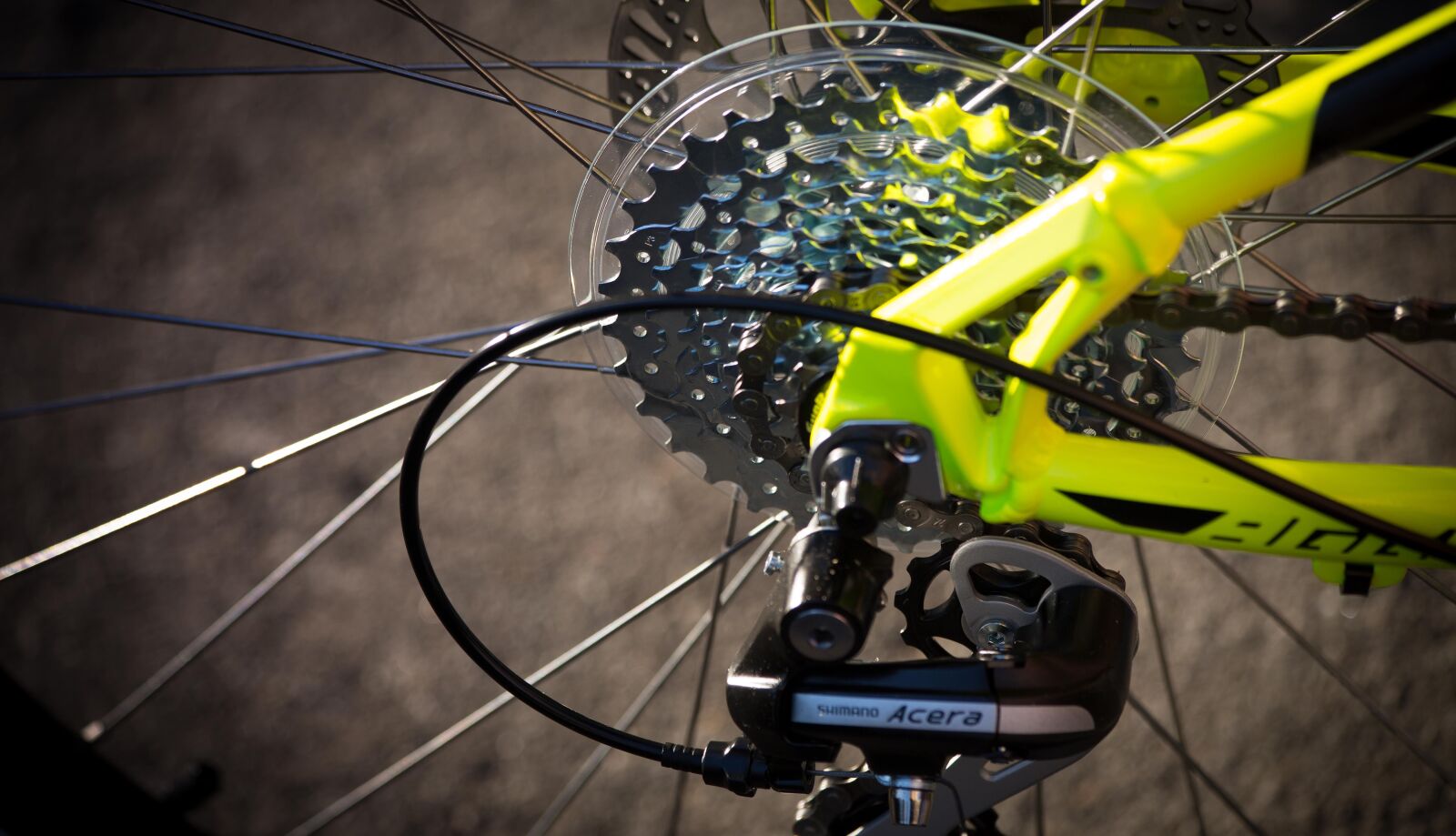 Canon EF 70-300mm F4-5.6 IS USM sample photo. Exchange, chain, bike photography