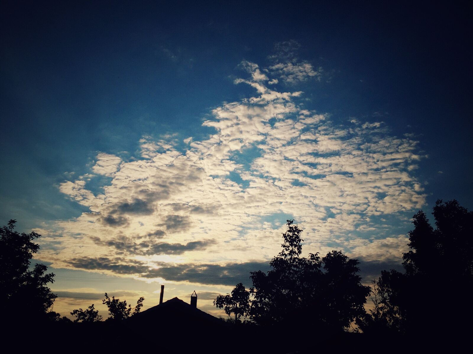 iPhone 6 back camera 4.15mm f/2.2 sample photo. Sky photography