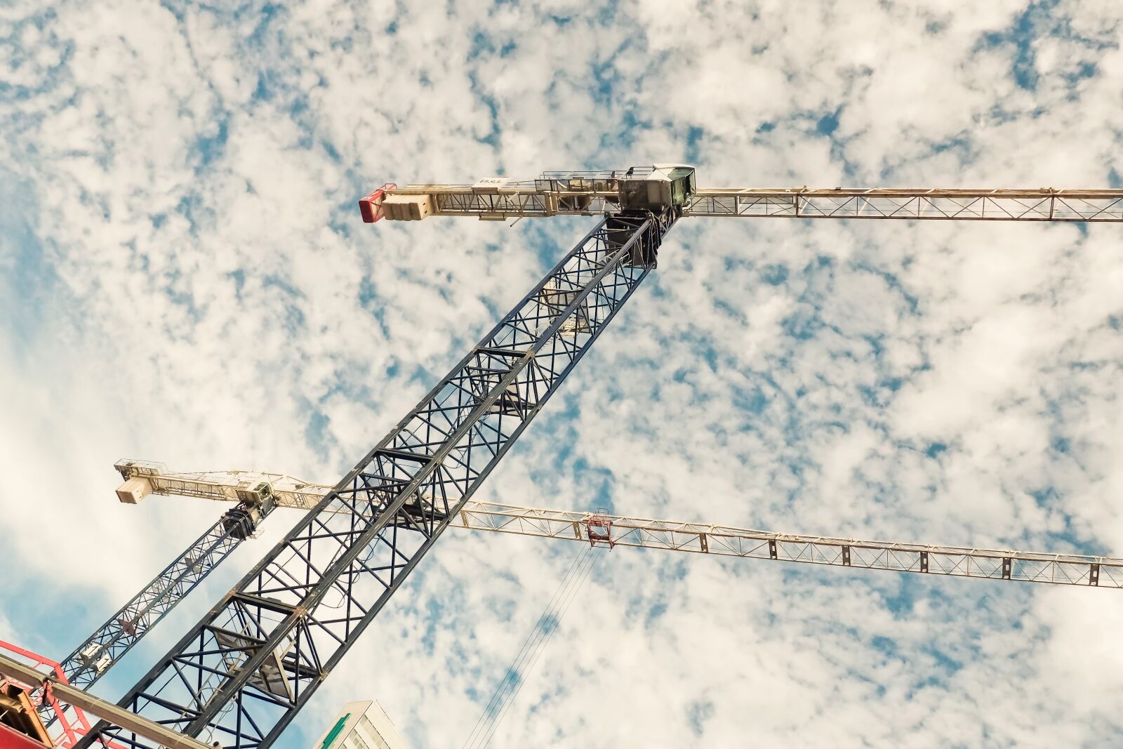 Olympus OM-D E-M10 sample photo. Baukran, crane, build photography
