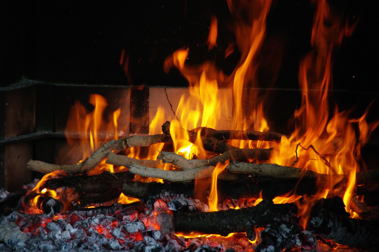 Pentax K20D sample photo. Fire, fireplace, flame photography