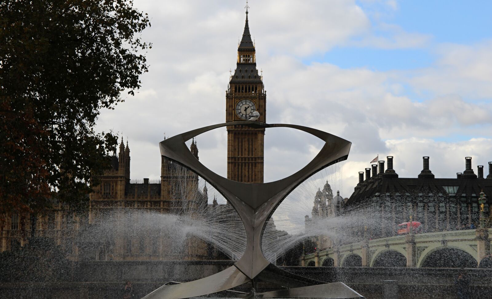 Canon EOS 100D (EOS Rebel SL1 / EOS Kiss X7) sample photo. Big ben, london, bird photography