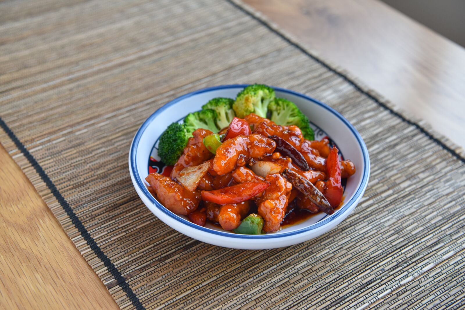 Nikon D810 sample photo. General tso chicken, breaded photography