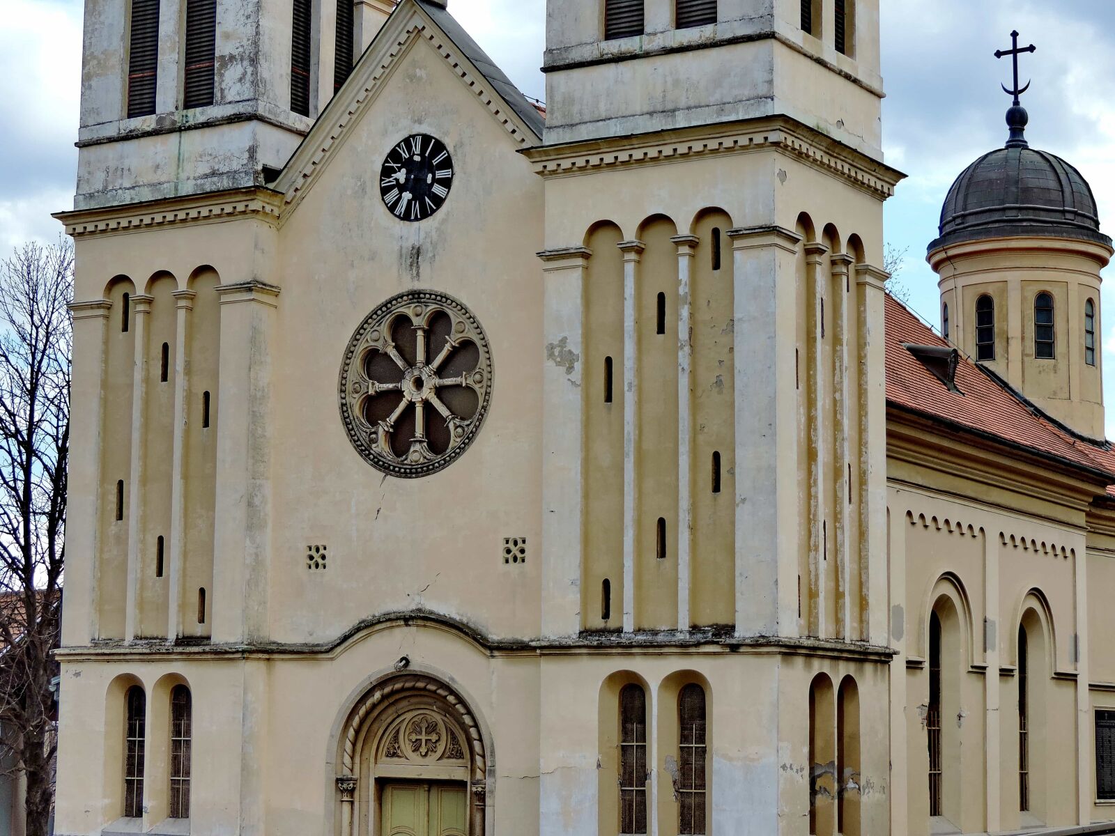 Nikon Coolpix P520 sample photo. Gothic, building, facade, religion photography
