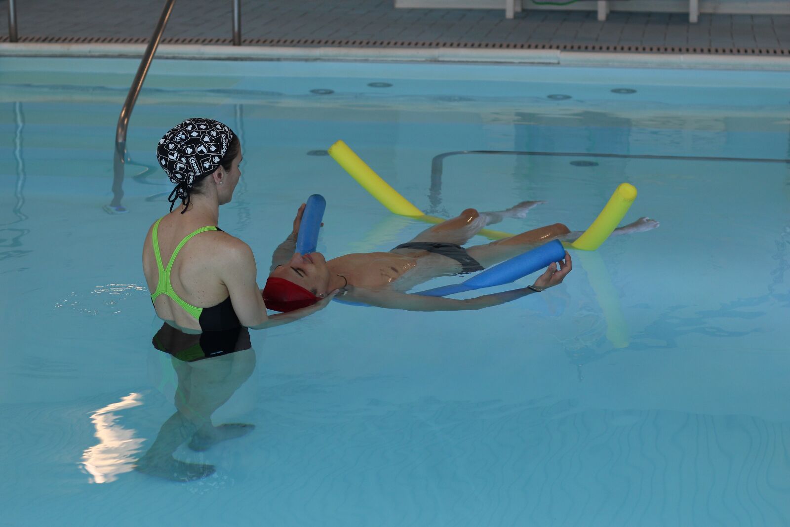 Canon EOS 700D (EOS Rebel T5i / EOS Kiss X7i) + Canon EF 50mm F1.8 II sample photo. Pool, health, rehabilitation photography