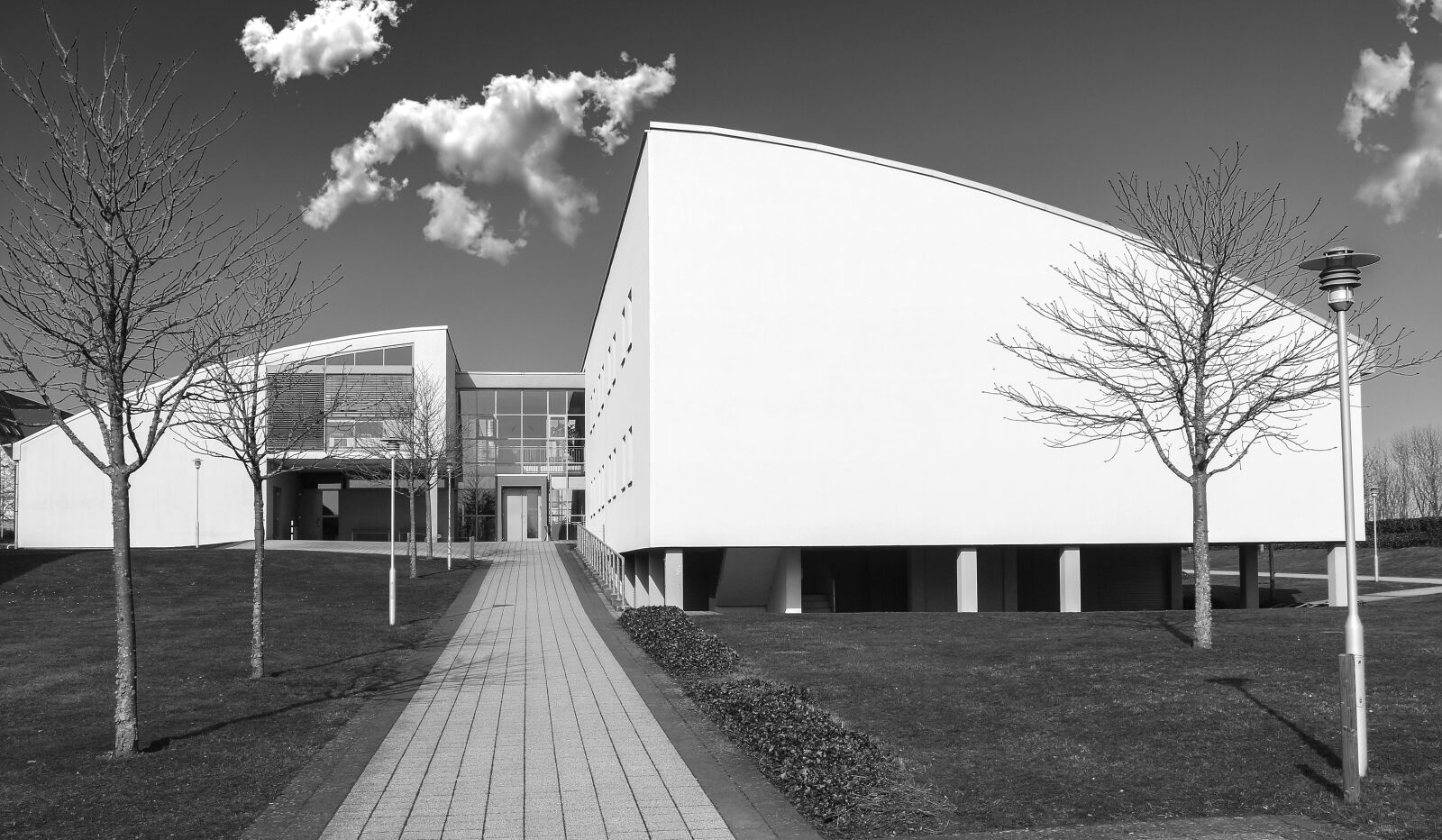 Canon EOS 700D (EOS Rebel T5i / EOS Kiss X7i) sample photo. Architecture, modern, black and photography