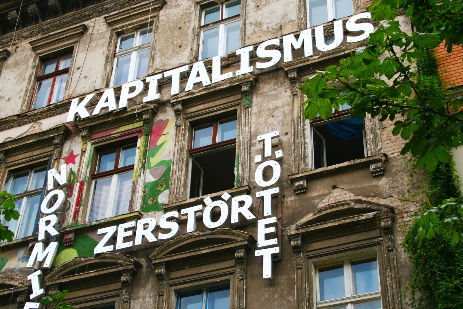 Canon EOS 350D (EOS Digital Rebel XT / EOS Kiss Digital N) sample photo. House, berlin, divorced photography