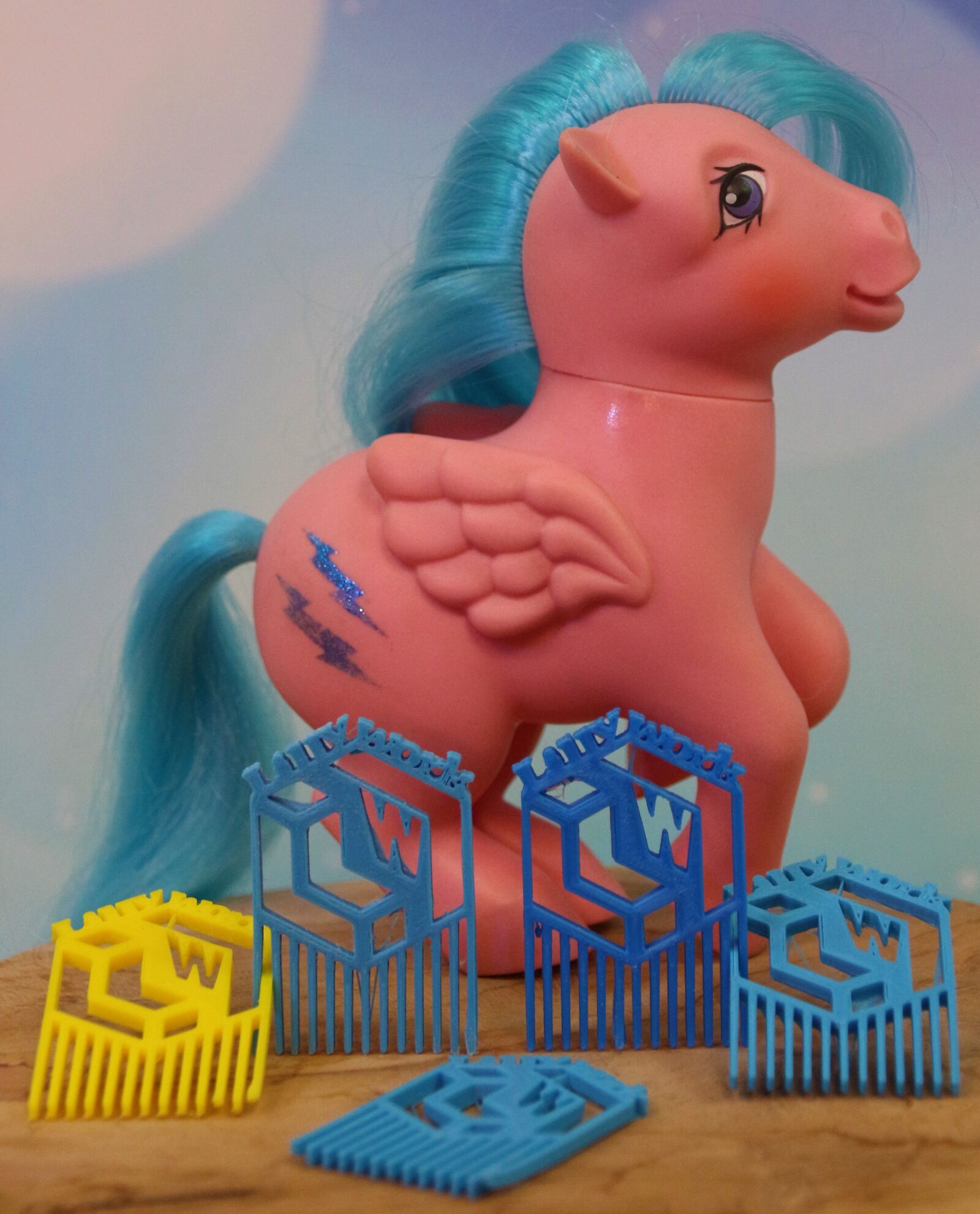 Canon EOS 700D (EOS Rebel T5i / EOS Kiss X7i) sample photo. My little pony, comb photography