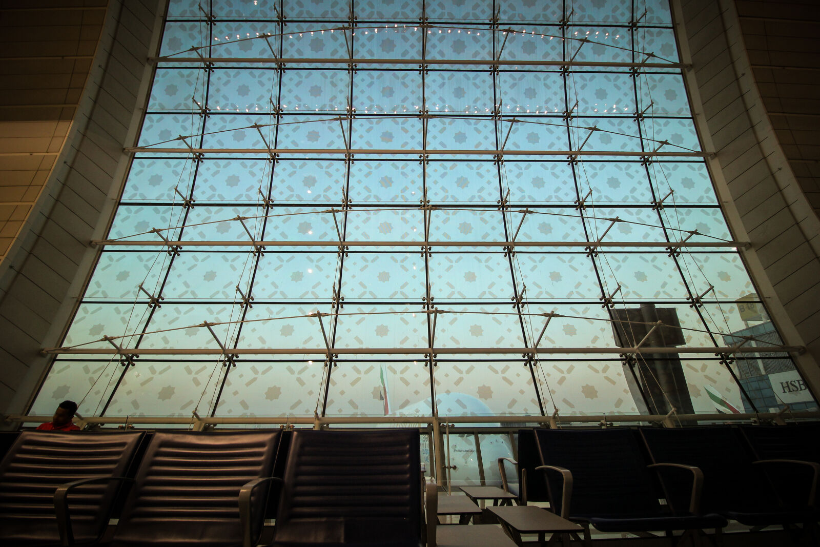Canon EOS 60D sample photo. Airplane, airport, airport, lounge photography
