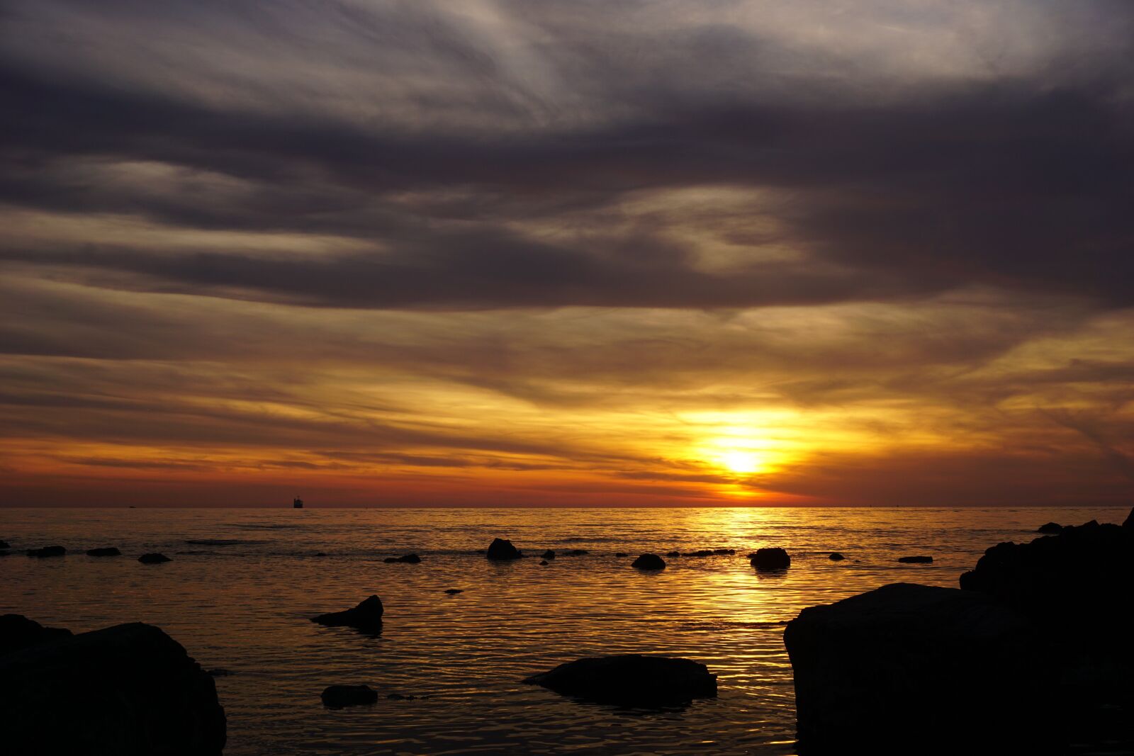 Sony E 16-50mm F3.5-5.6 PZ OSS sample photo. Sunset, dusk, dawn photography
