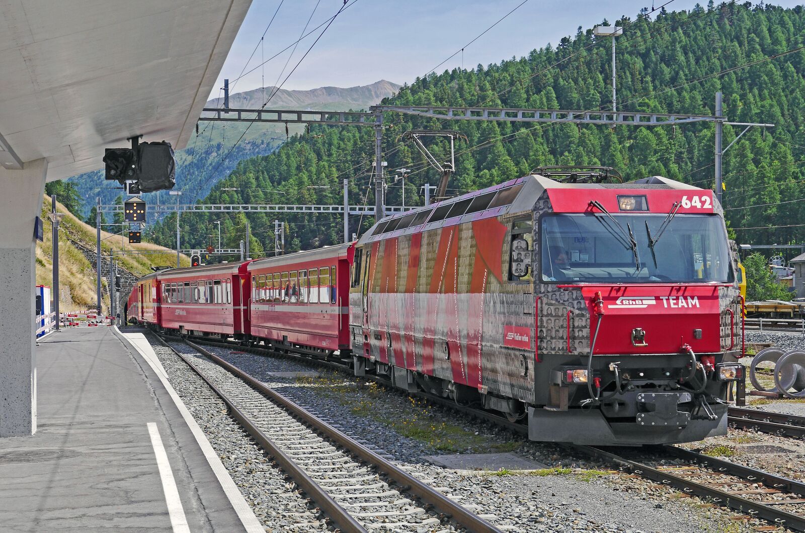 Panasonic Lumix DMC-GH3 sample photo. St moritz, hbf, gateway photography