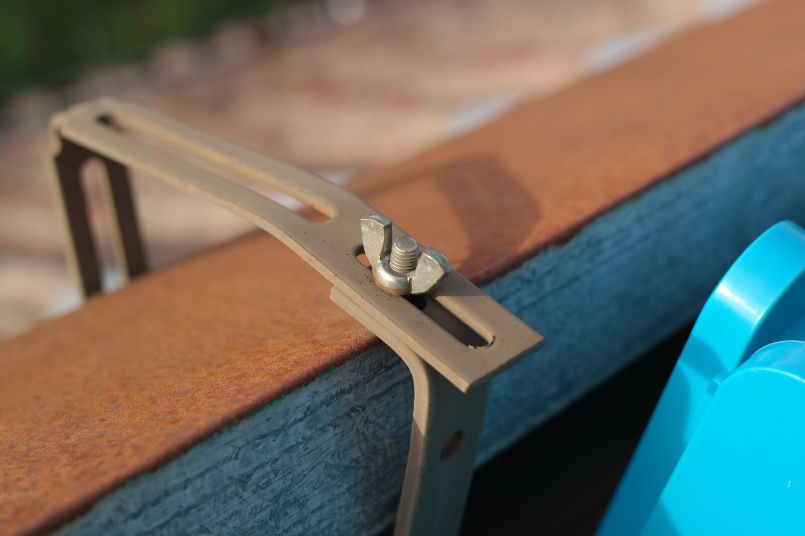 Samsung NX300 sample photo. Screw, mother, fixing photography
