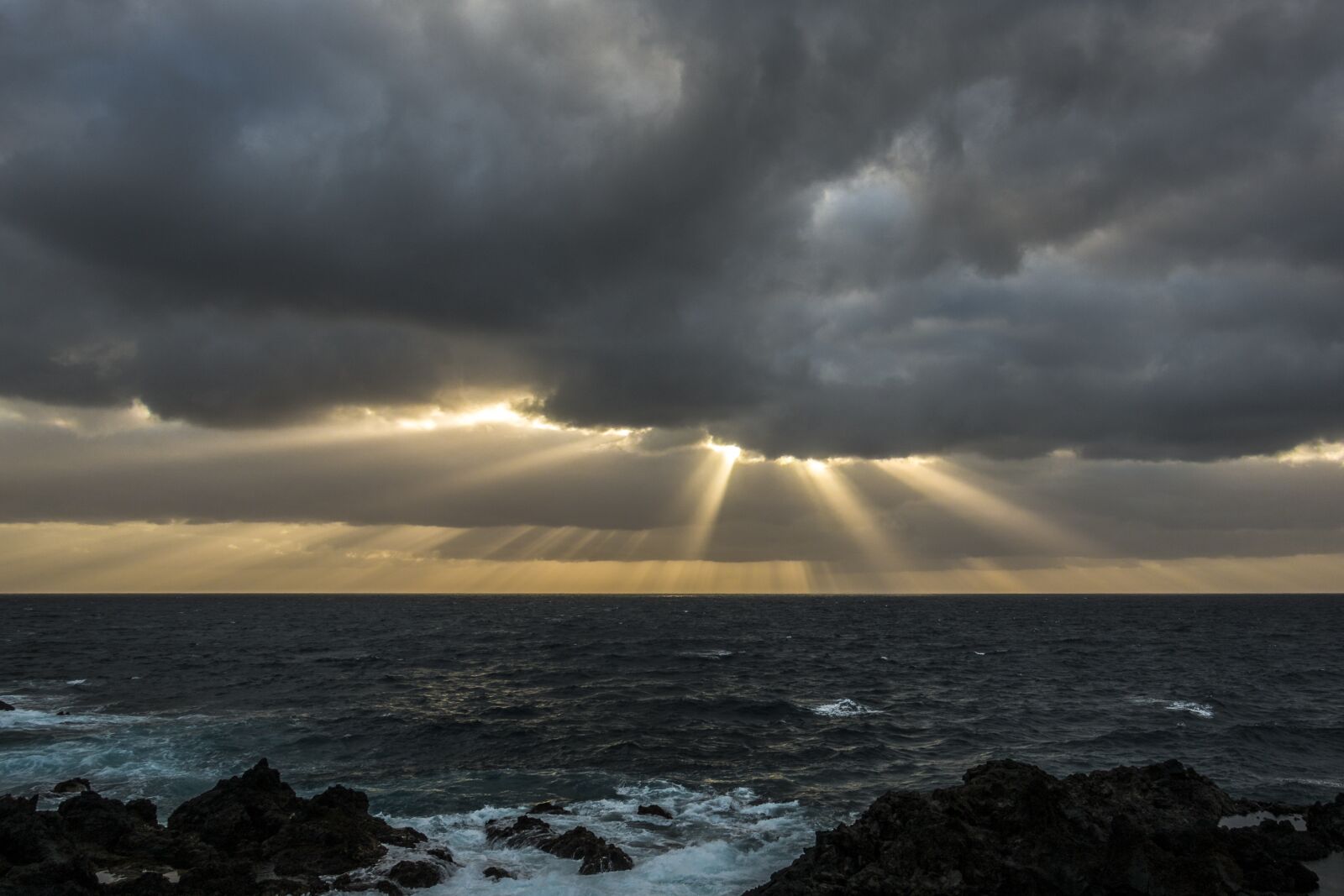 Canon EOS 70D sample photo. Clouds, sun, sea photography