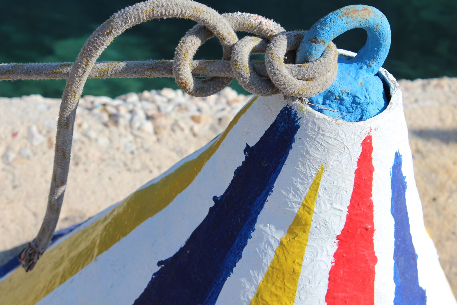 Canon EOS 600D (Rebel EOS T3i / EOS Kiss X5) sample photo. Buoy, bright, float photography