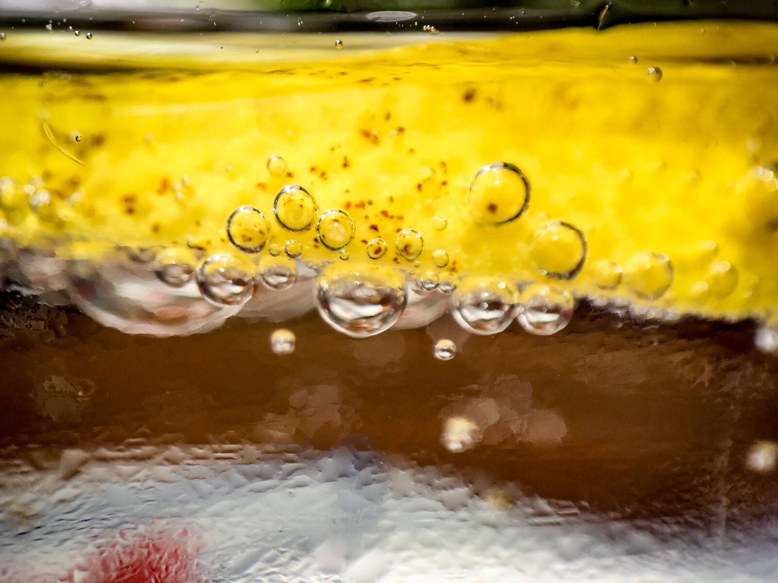 Apple iPhone 6s Plus sample photo. Lemon, water, blubber photography