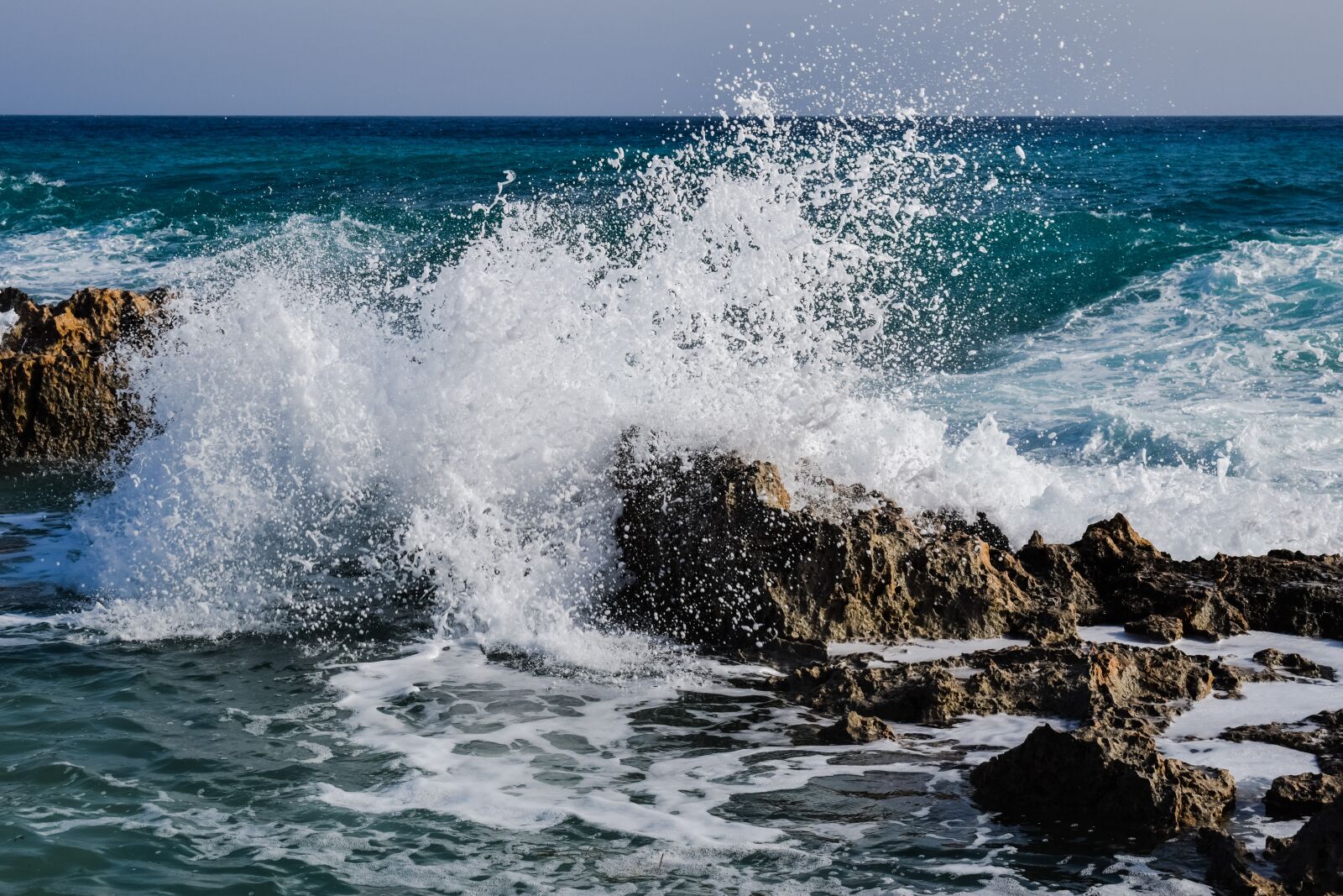 Nikon D3300 sample photo. Wave, smashing, rock photography