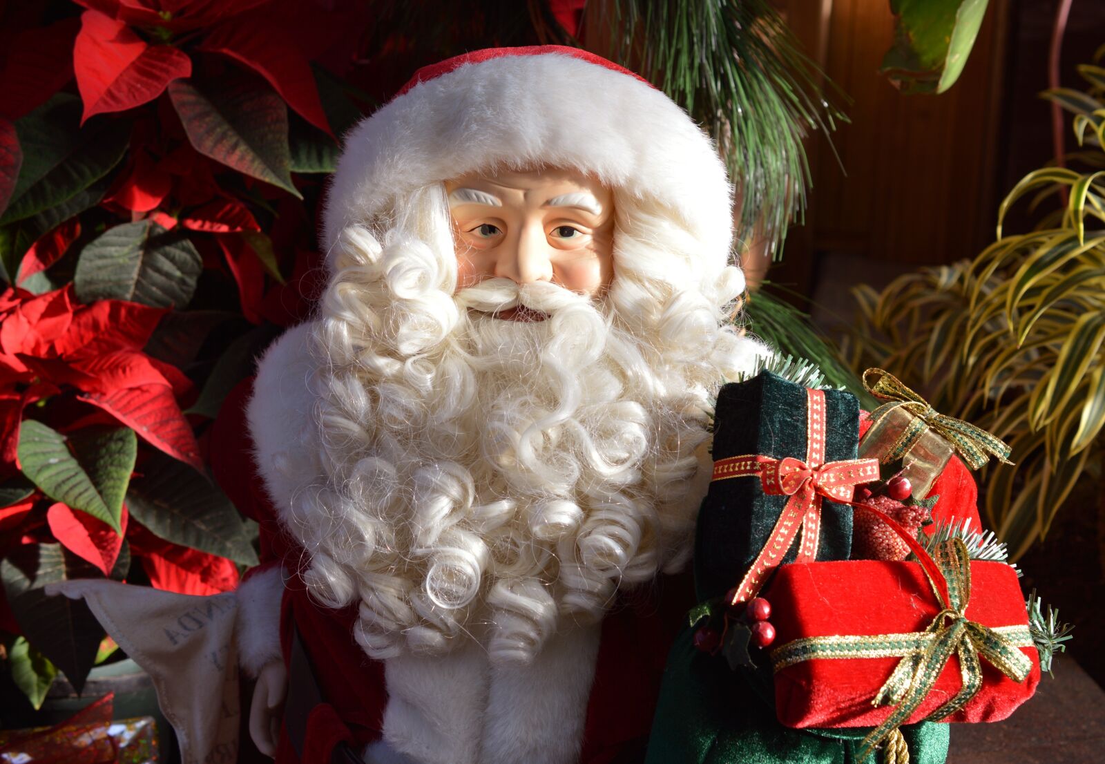 Nikon D3200 sample photo. Santa claus, christmas, presents photography