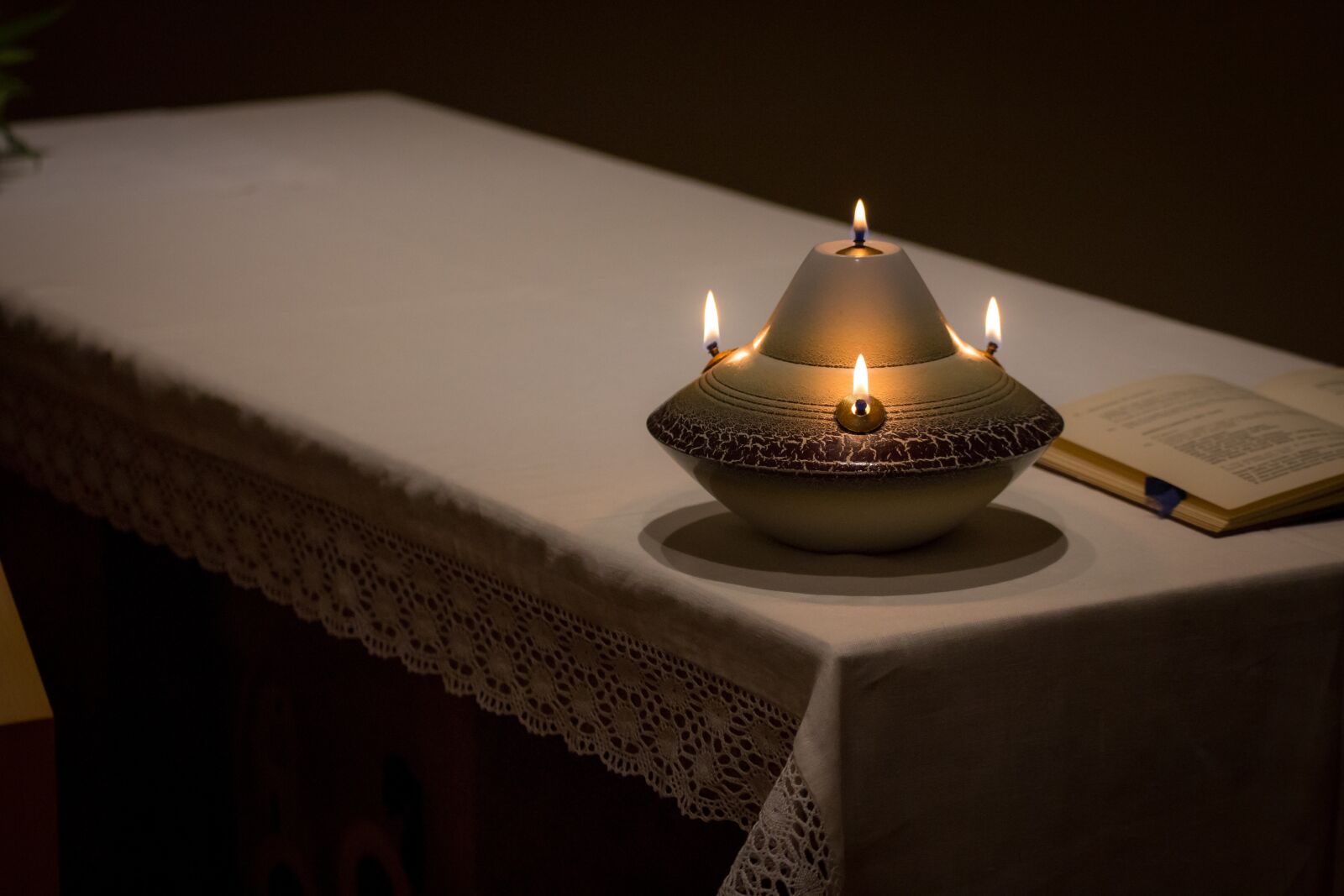 Canon EOS 700D (EOS Rebel T5i / EOS Kiss X7i) sample photo. Candle, prayer, religion photography