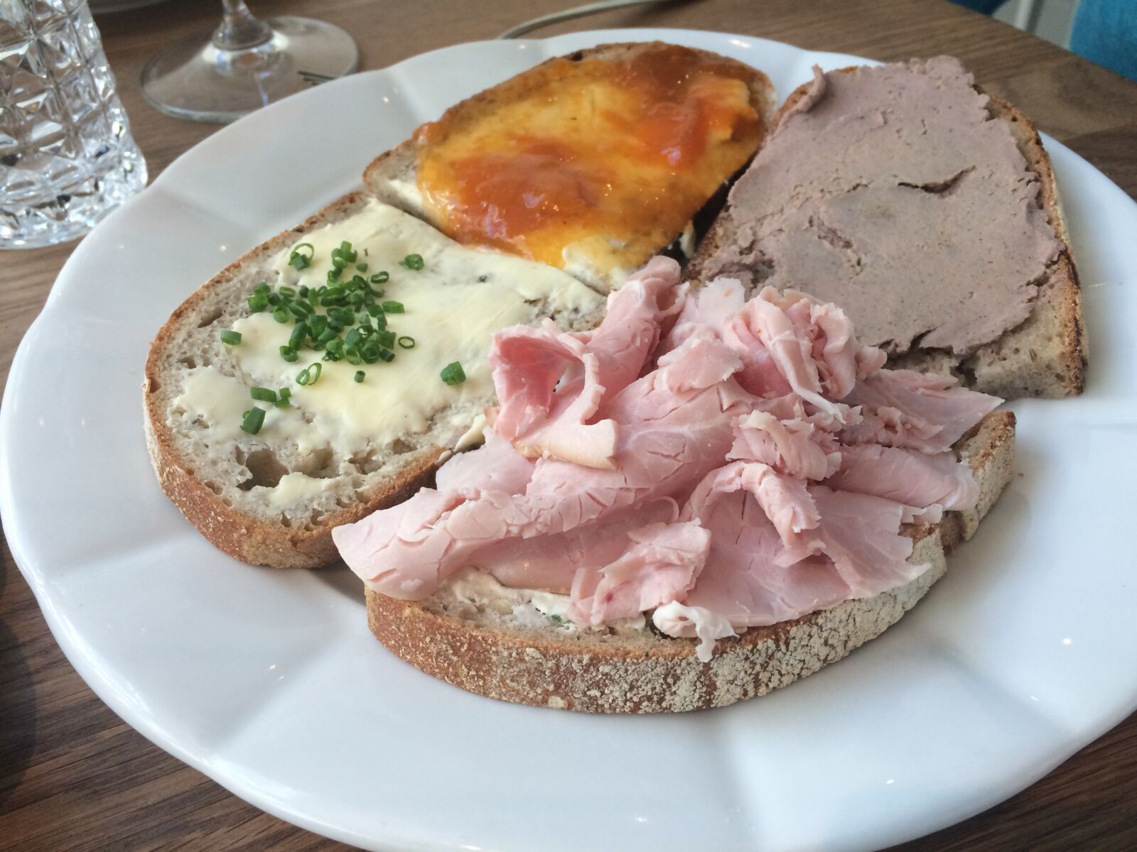 iPhone 5s back camera 4.15mm f/2.2 sample photo. Breakfast, ham, bread photography