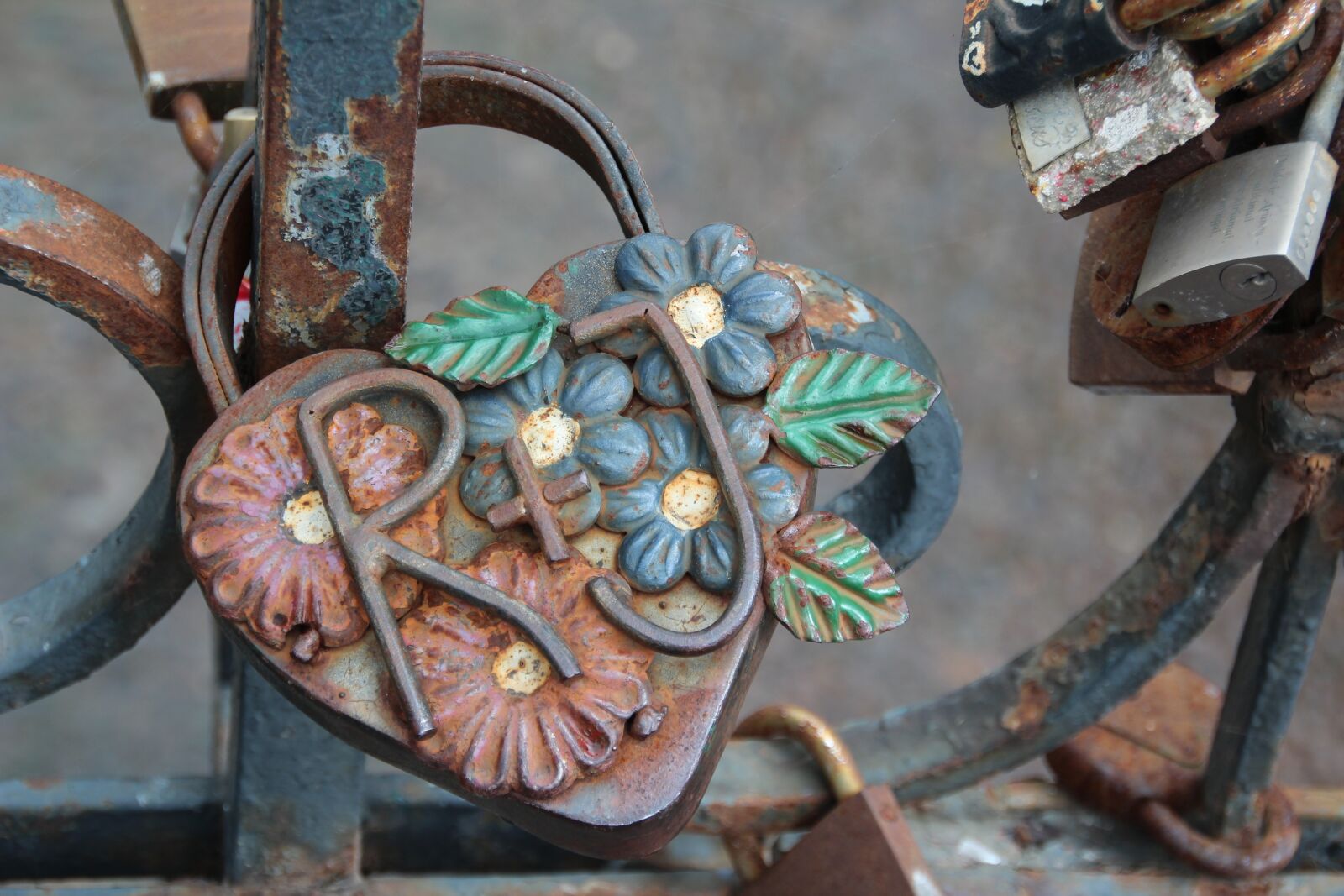 Canon EOS 600D (Rebel EOS T3i / EOS Kiss X5) sample photo. Love castle, castle, padlock photography