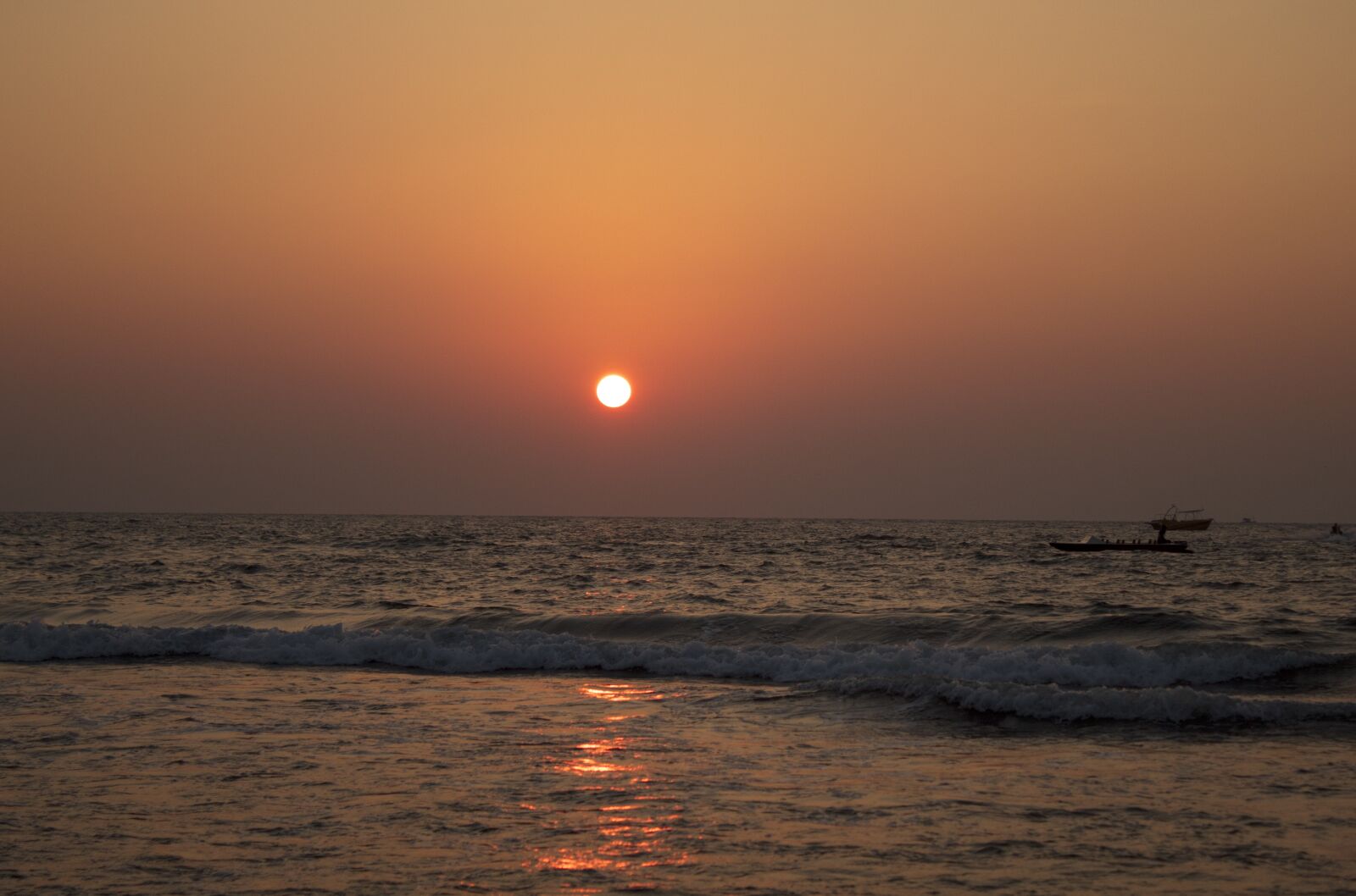 Canon EOS 1300D (EOS Rebel T6 / EOS Kiss X80) sample photo. Sunset, goa, beach photography