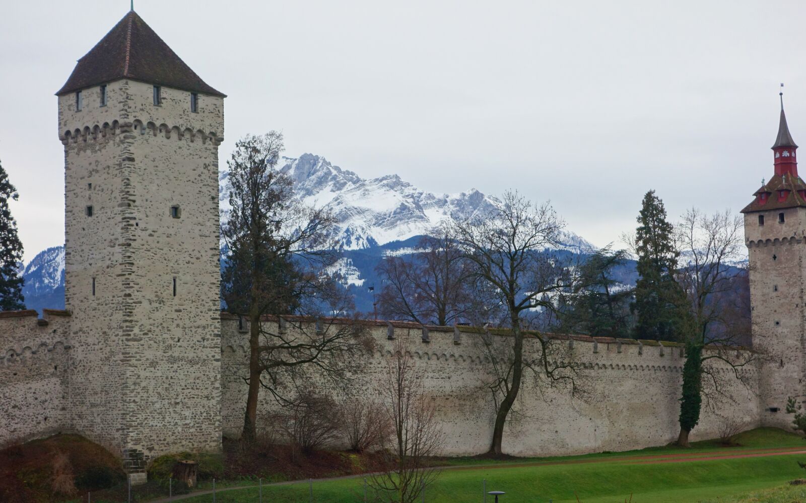 Sony Cyber-shot DSC-RX100 sample photo. Castle, snow mountain, alpes photography