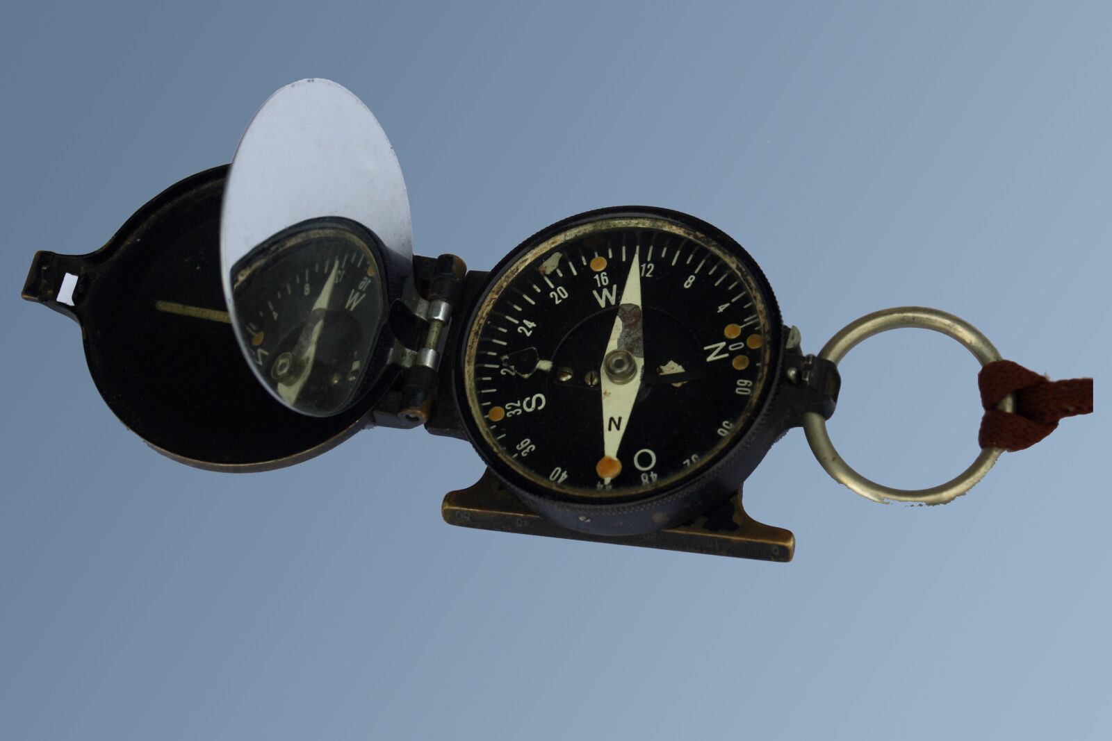 Canon EOS 1000D (EOS Digital Rebel XS / EOS Kiss F) sample photo. Compass, antique, old photography