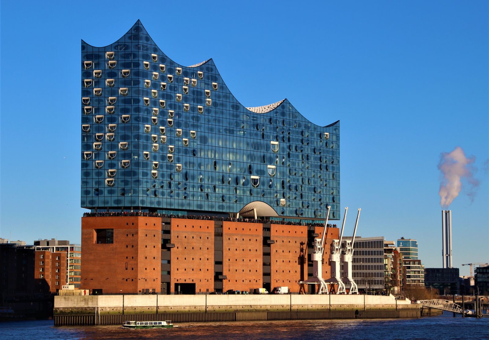 Canon EOS 600D (Rebel EOS T3i / EOS Kiss X5) + Canon TS-E 90mm F2.8 Tilt-Shift sample photo. Elbe philharmonic hall, hamburg photography