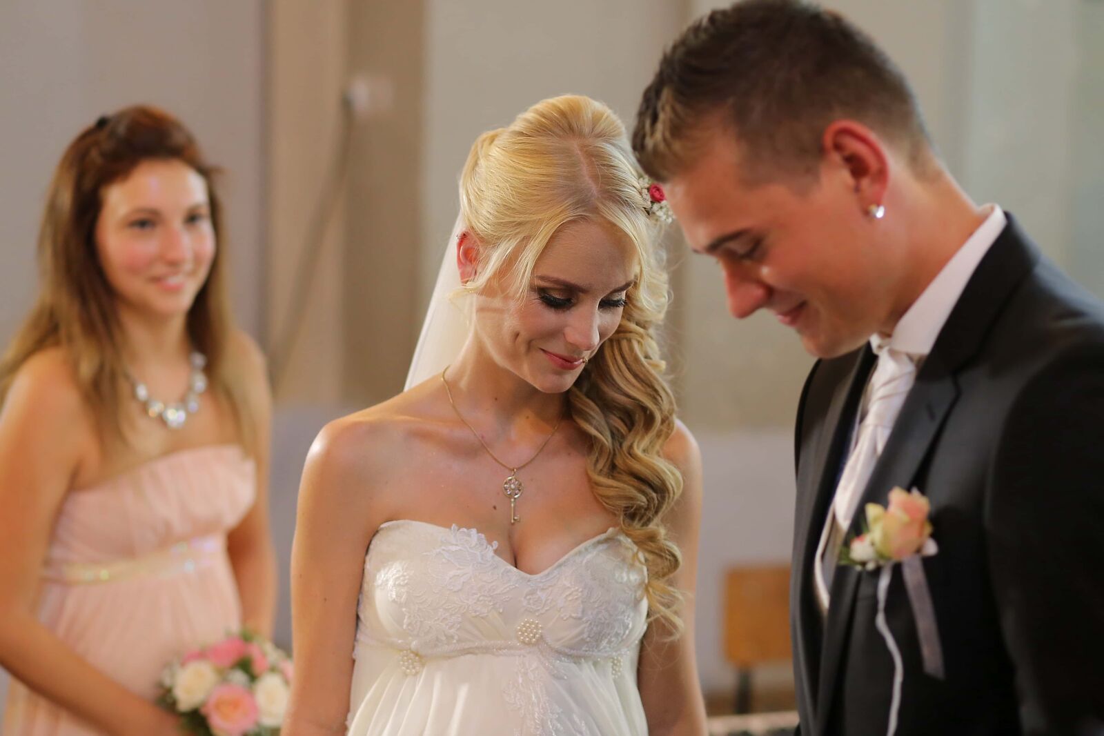 Canon EF 85mm F1.8 USM sample photo. Pretty girl, gorgeous, blonde photography