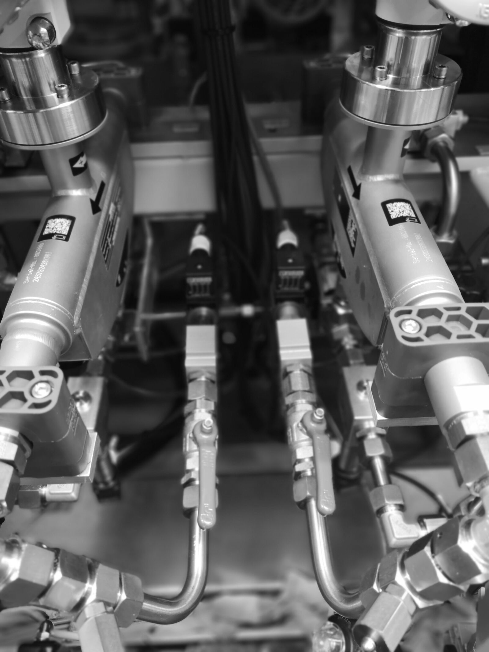 HUAWEI CLT-L09 sample photo. Machine, black and white photography