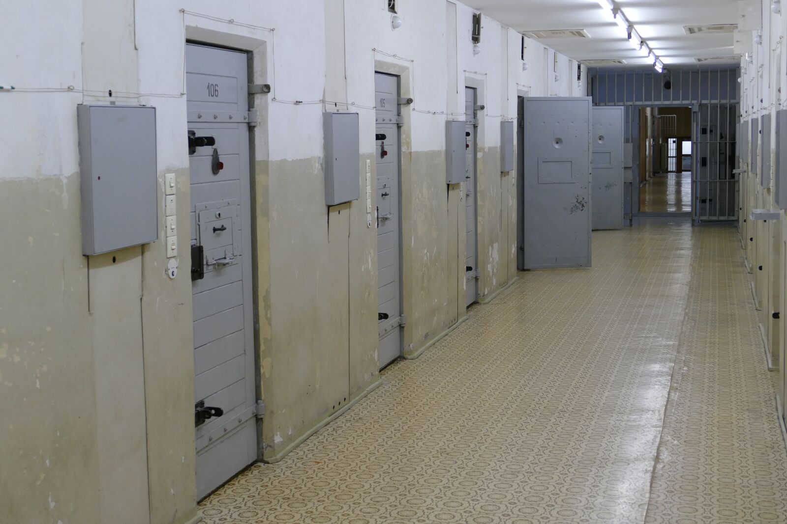 Panasonic Lumix DMC-FZ1000 sample photo. Prison, ddr, stasi photography