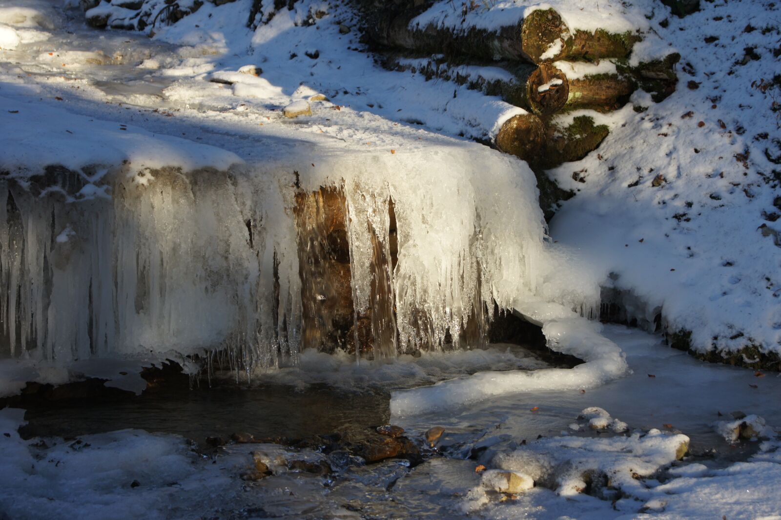 Sony Alpha DSLR-A550 sample photo. Frozen, river, winter photography