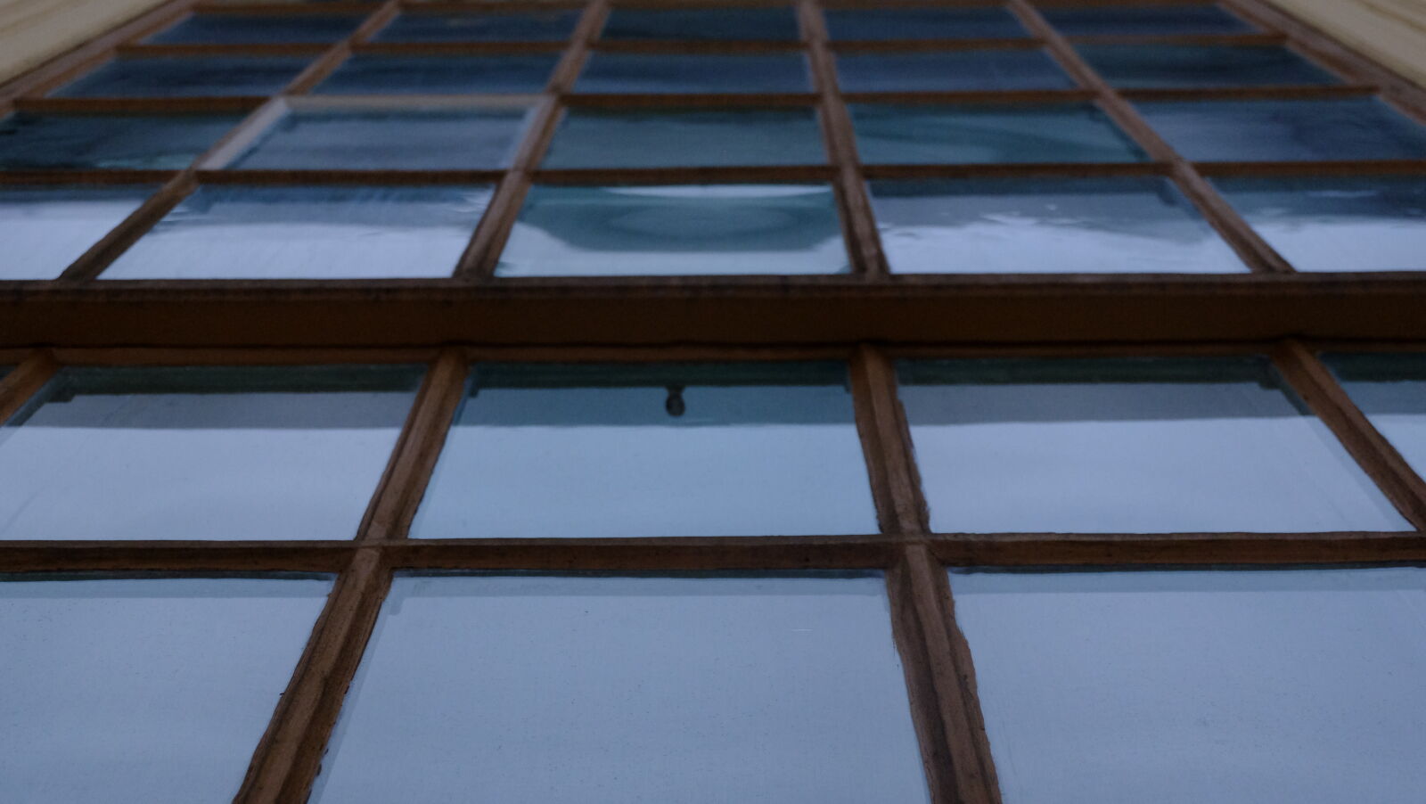 Fujifilm X-M1 sample photo. Glass, old, window, window photography