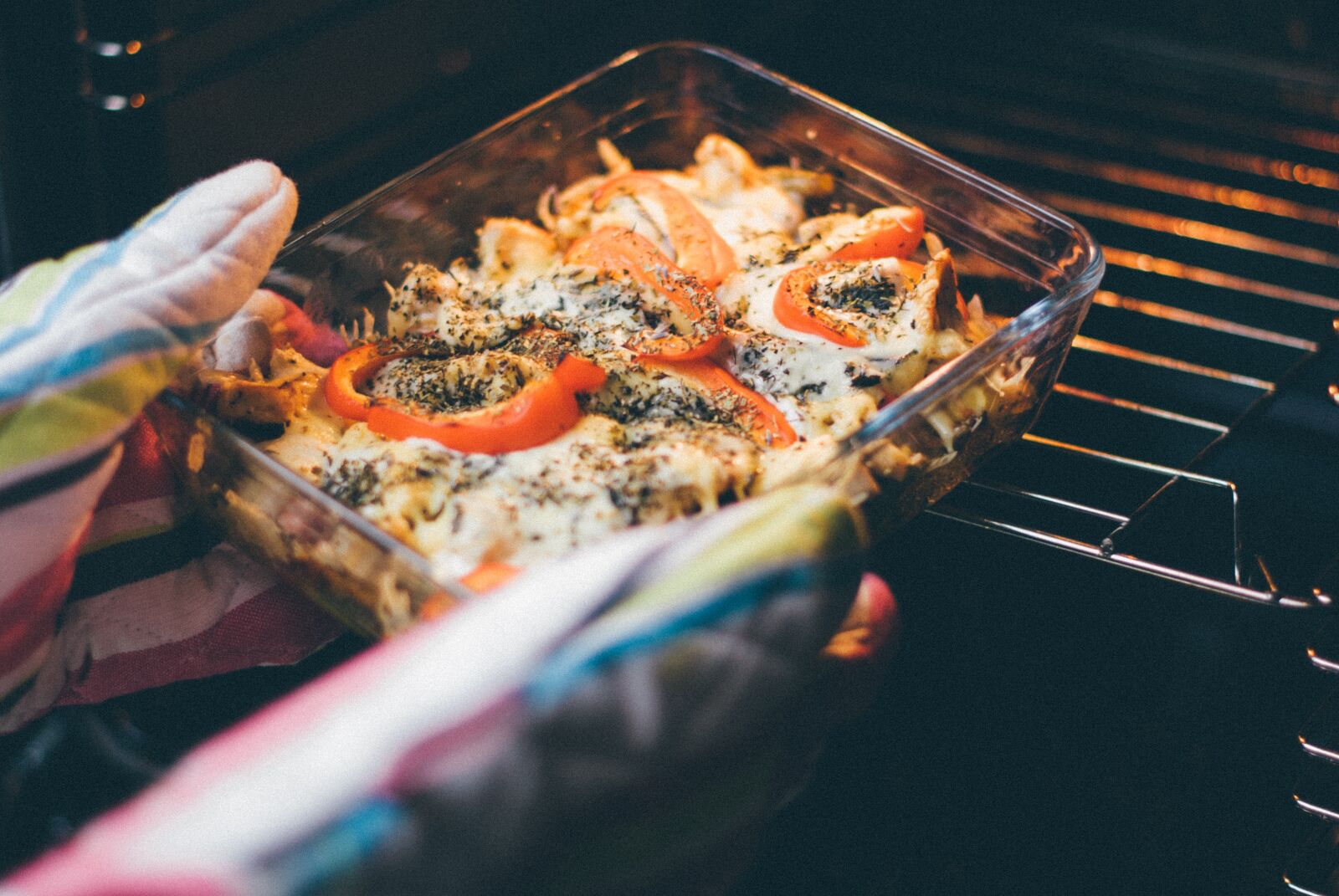 Nikon D60 sample photo. Baking, oven, chef photography