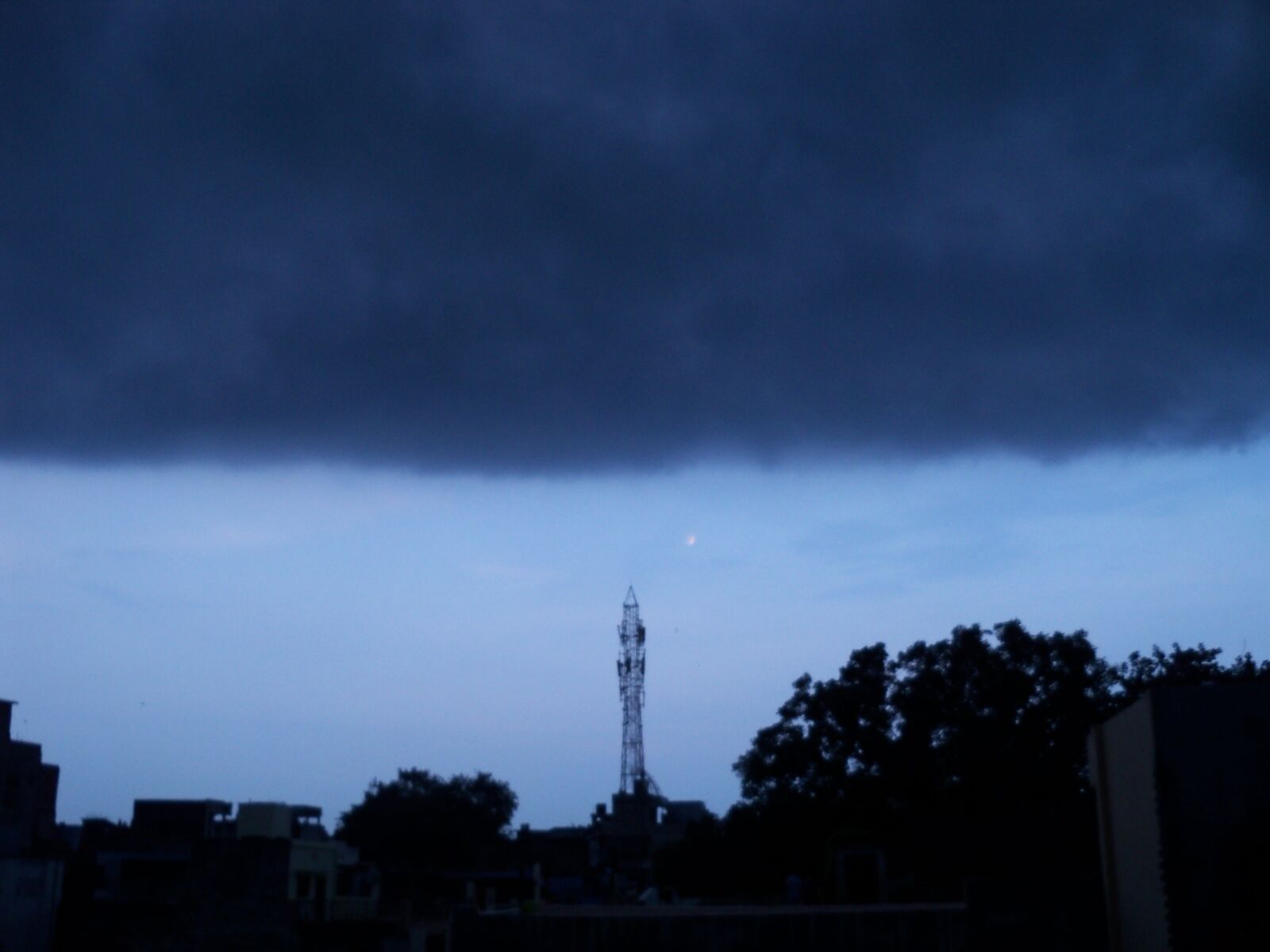 Kodak EasyShare Z915 sample photo. Darkclouds, clouds, nature photography