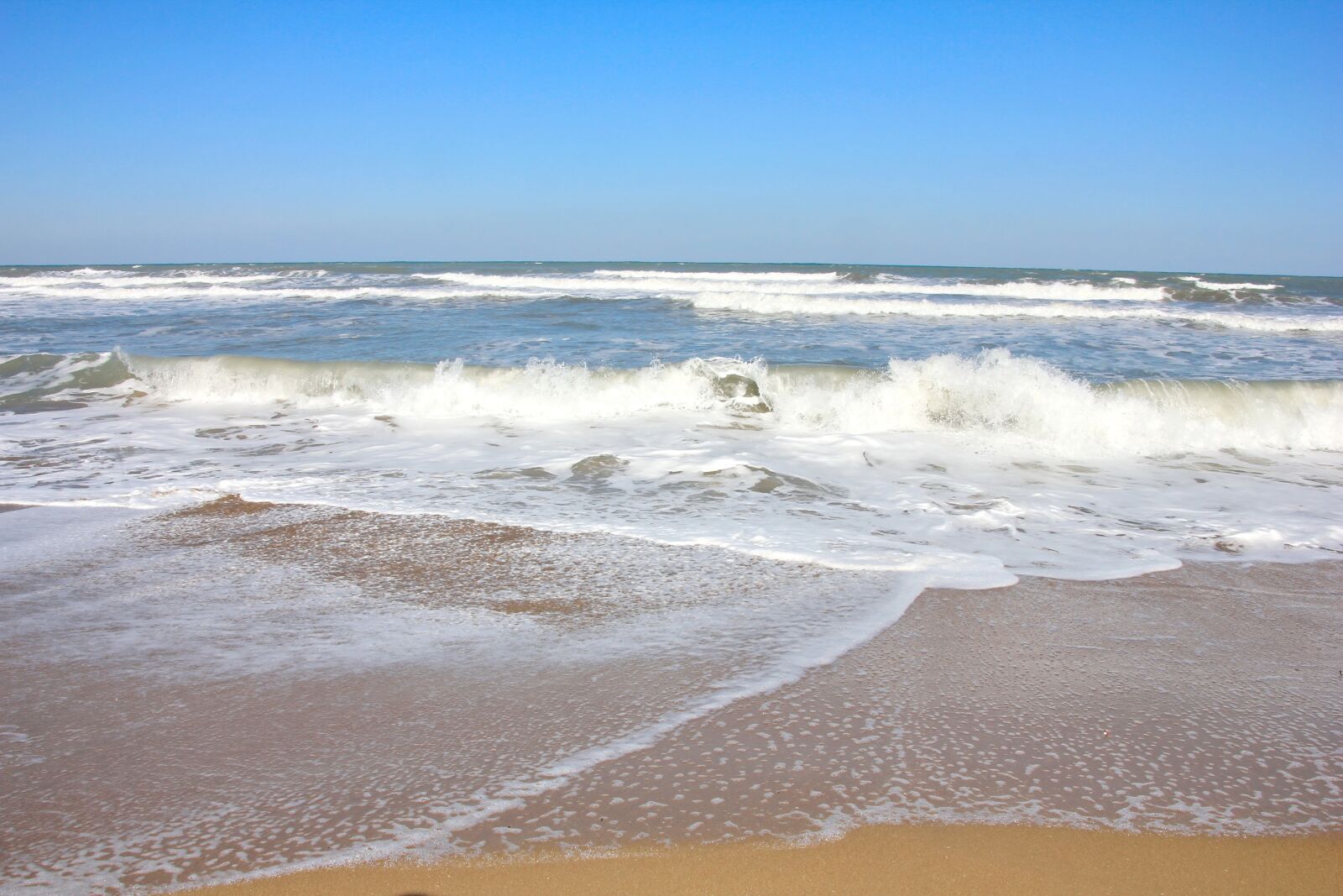 Canon EOS 550D (EOS Rebel T2i / EOS Kiss X4) sample photo. Sea, sand, beach photography