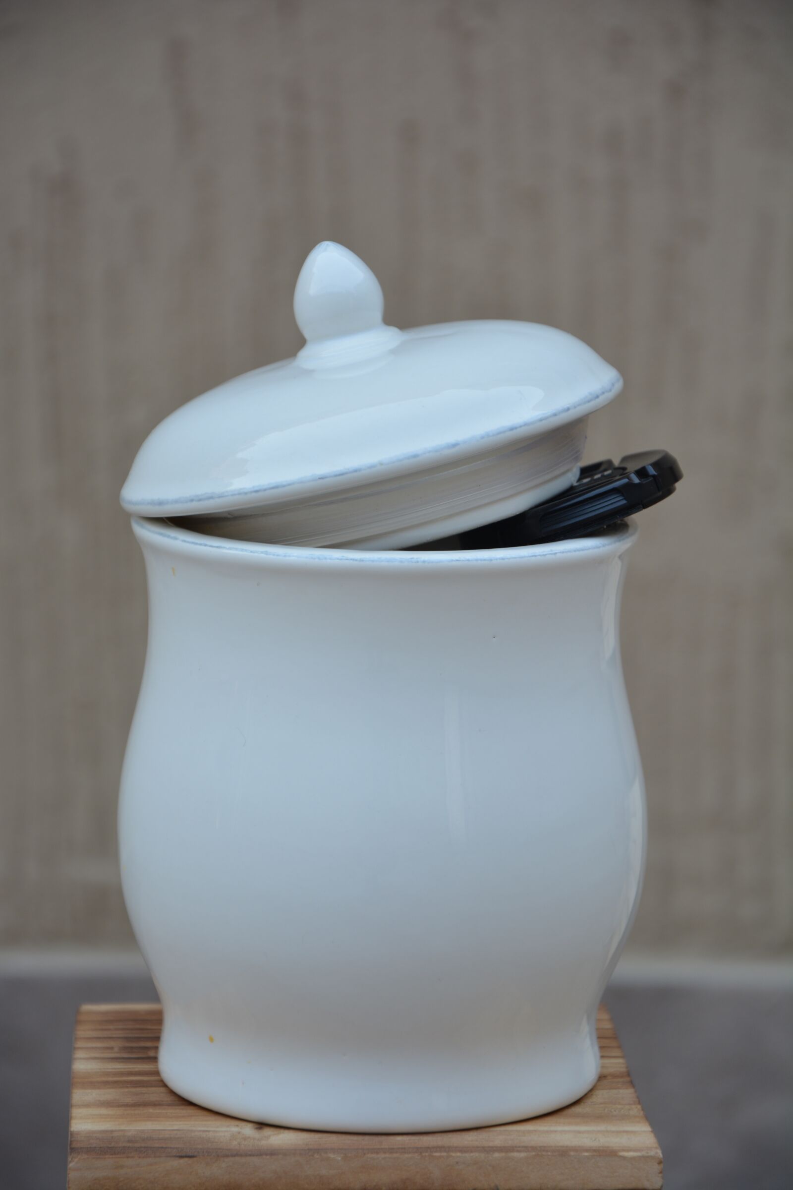 Nikon D5200 sample photo. Pot, earthenware, white photography