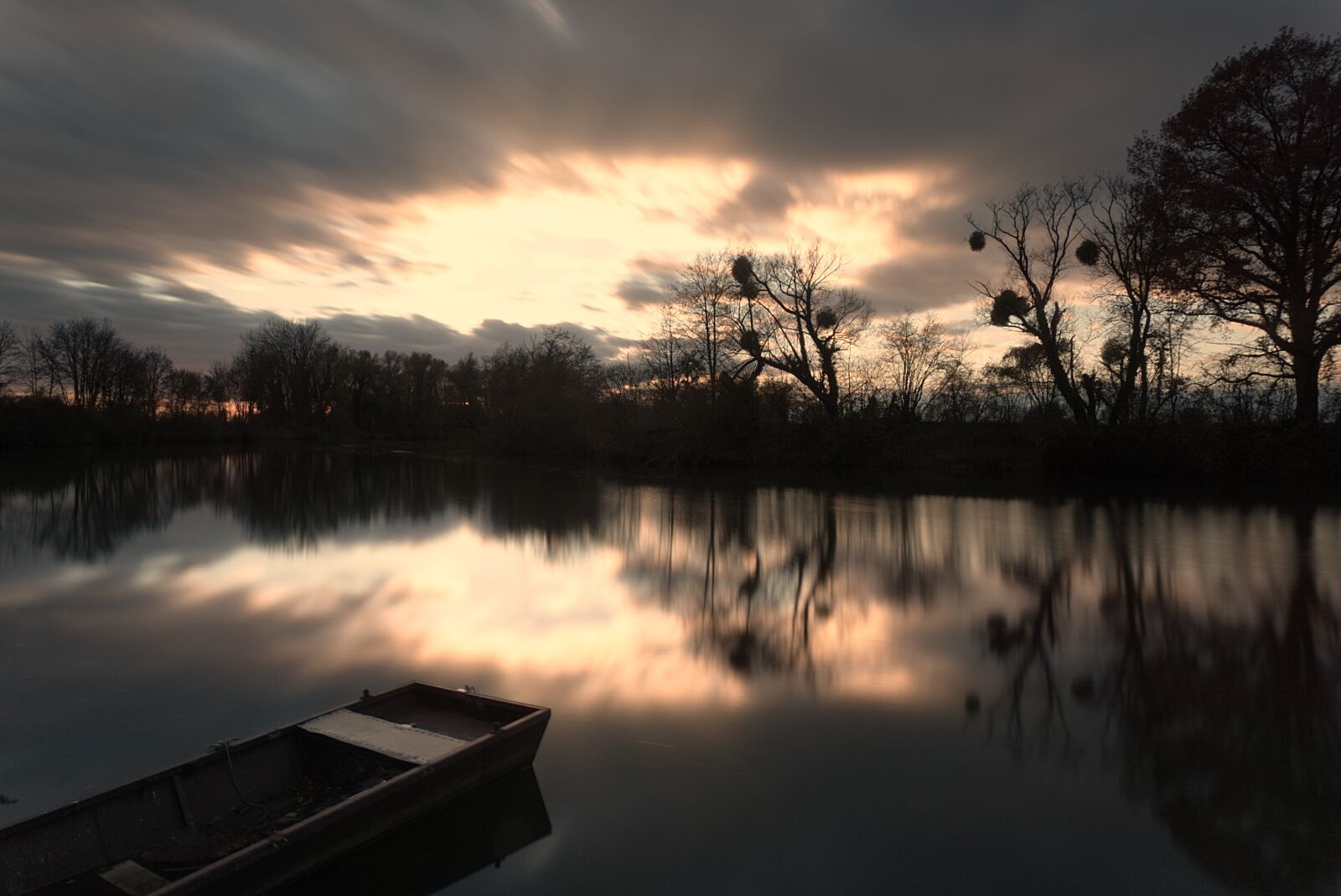 Sony E 16-50mm F3.5-5.6 PZ OSS sample photo. Water surface, mirroring, reflection photography