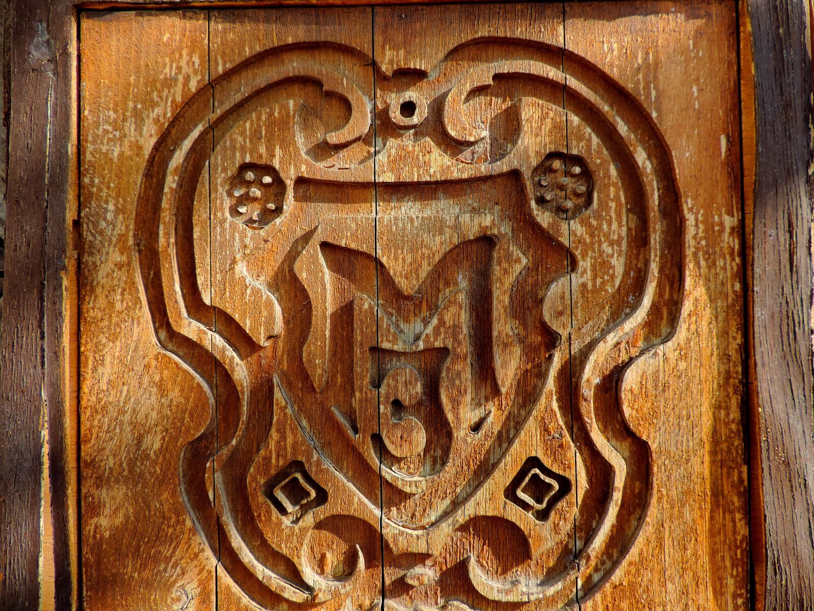 Nikon Coolpix P520 sample photo. Carving, old, wooden, wood photography