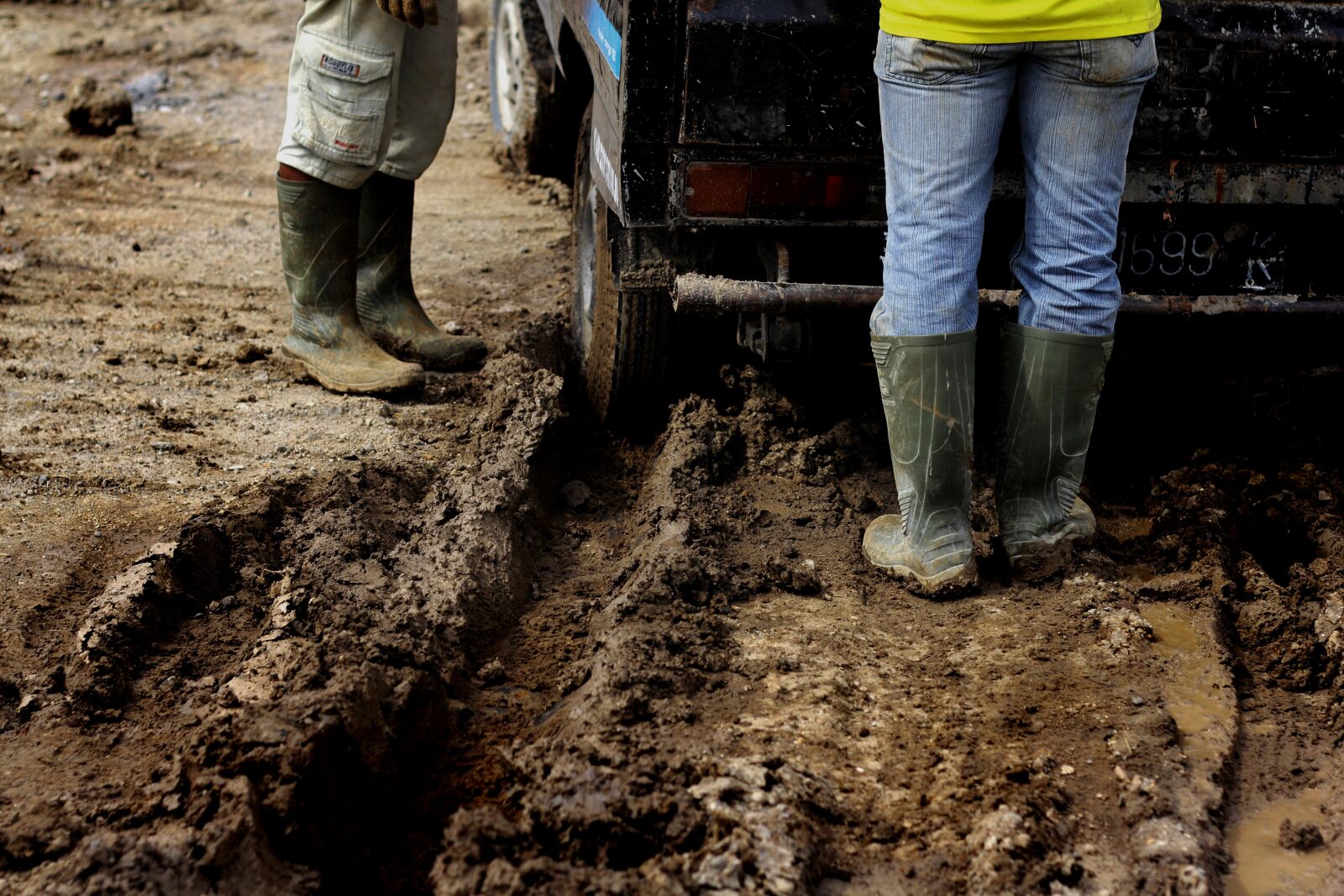 Canon EOS 60D + Canon EF 50mm F1.8 II sample photo. Construction, worker, concrete photography