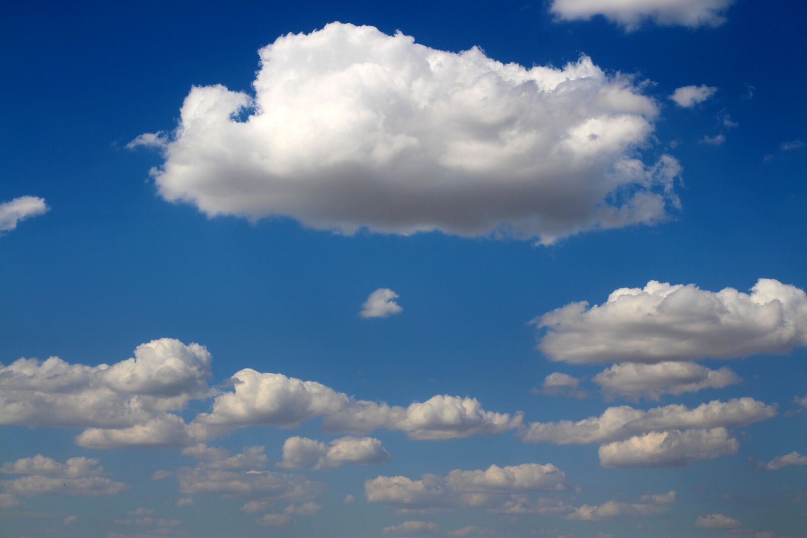 Canon EOS 700D (EOS Rebel T5i / EOS Kiss X7i) sample photo. Cloud, sky, white photography